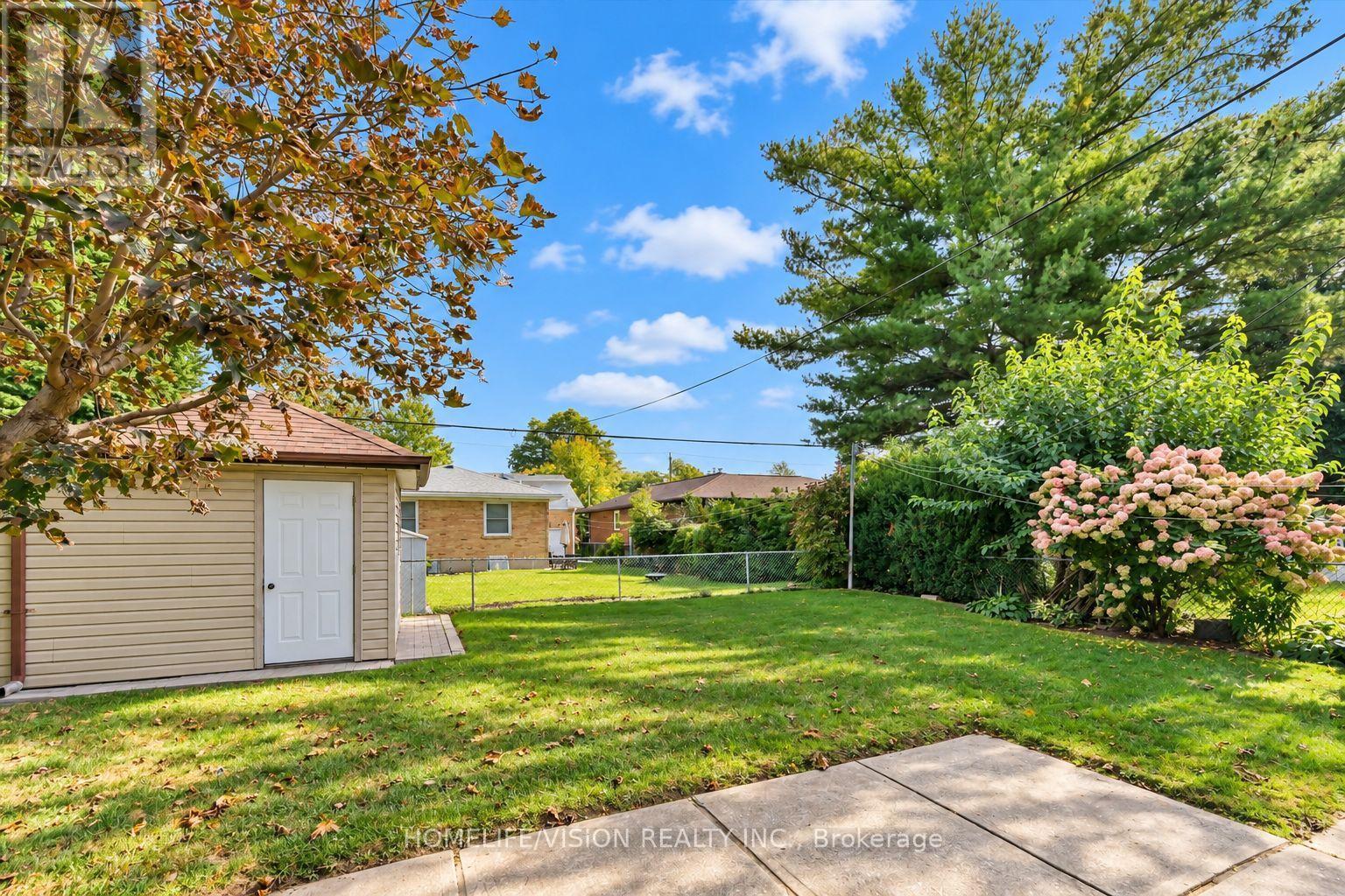 11 Larstone Avenue, Toronto, Ontario  M8Z 2N5 - Photo 33 - W14031040