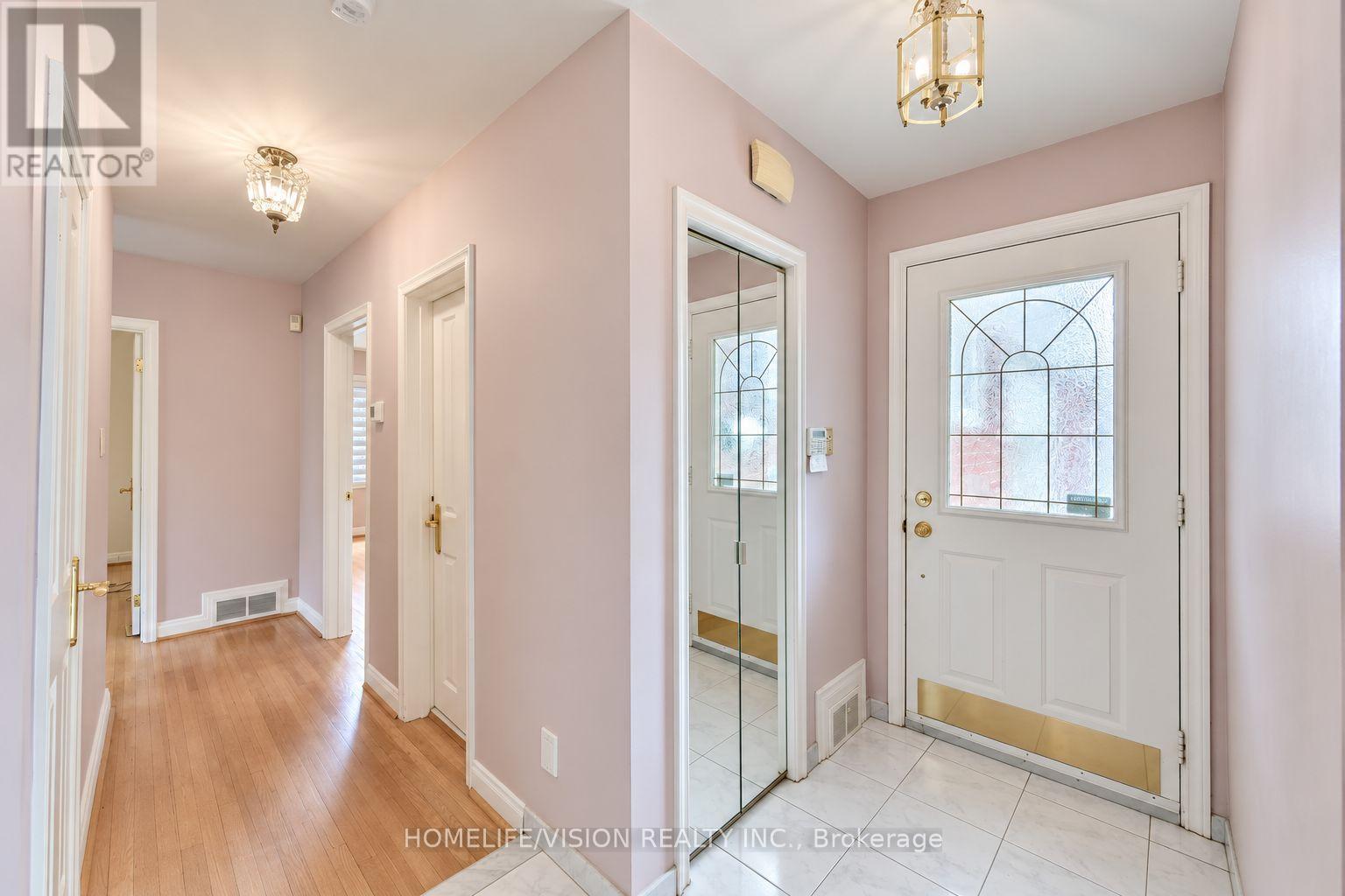 11 Larstone Avenue, Toronto, Ontario  M8Z 2N5 - Photo 6 - W14031040
