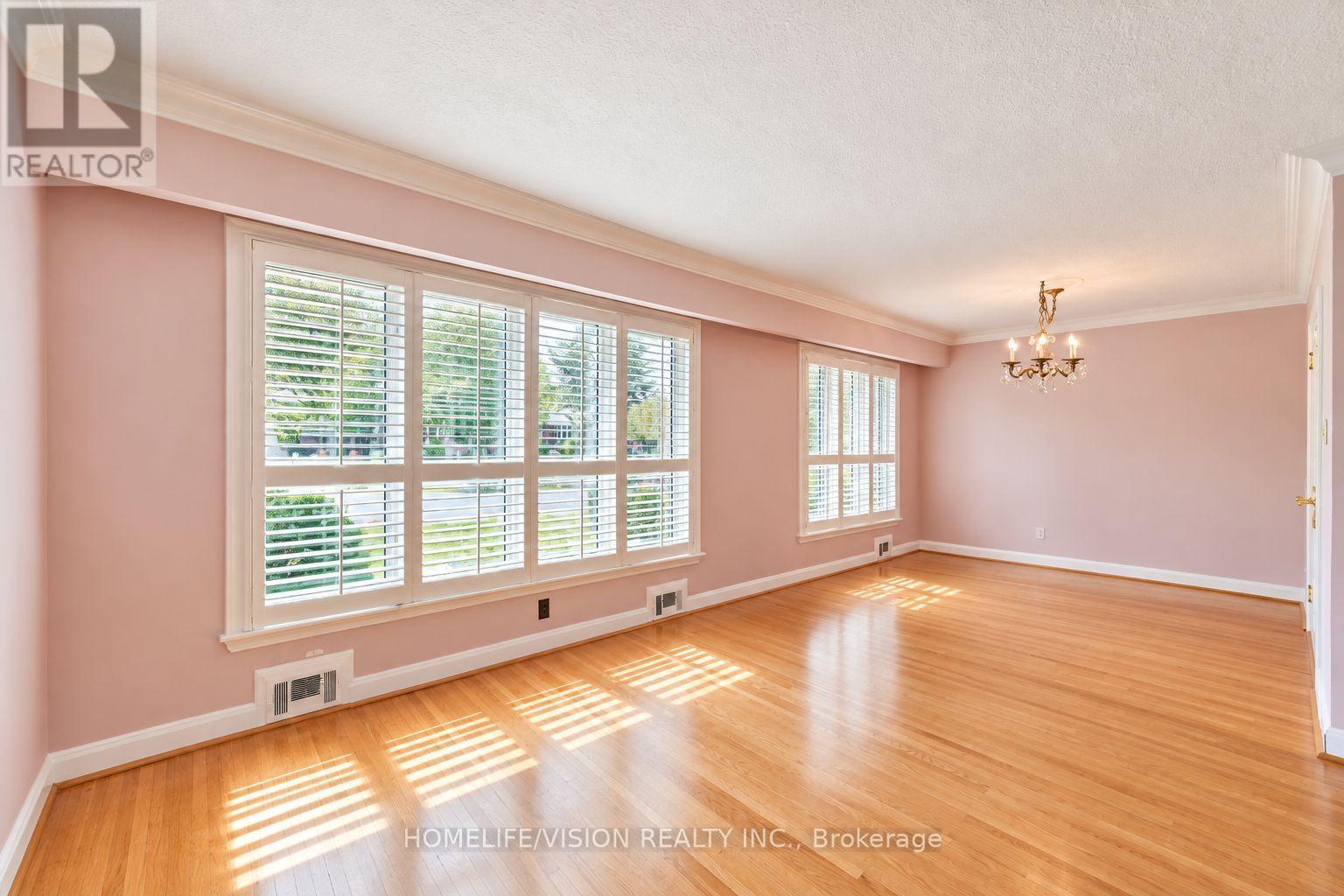 11 Larstone Avenue, Toronto, Ontario  M8Z 2N5 - Photo 9 - W14031040
