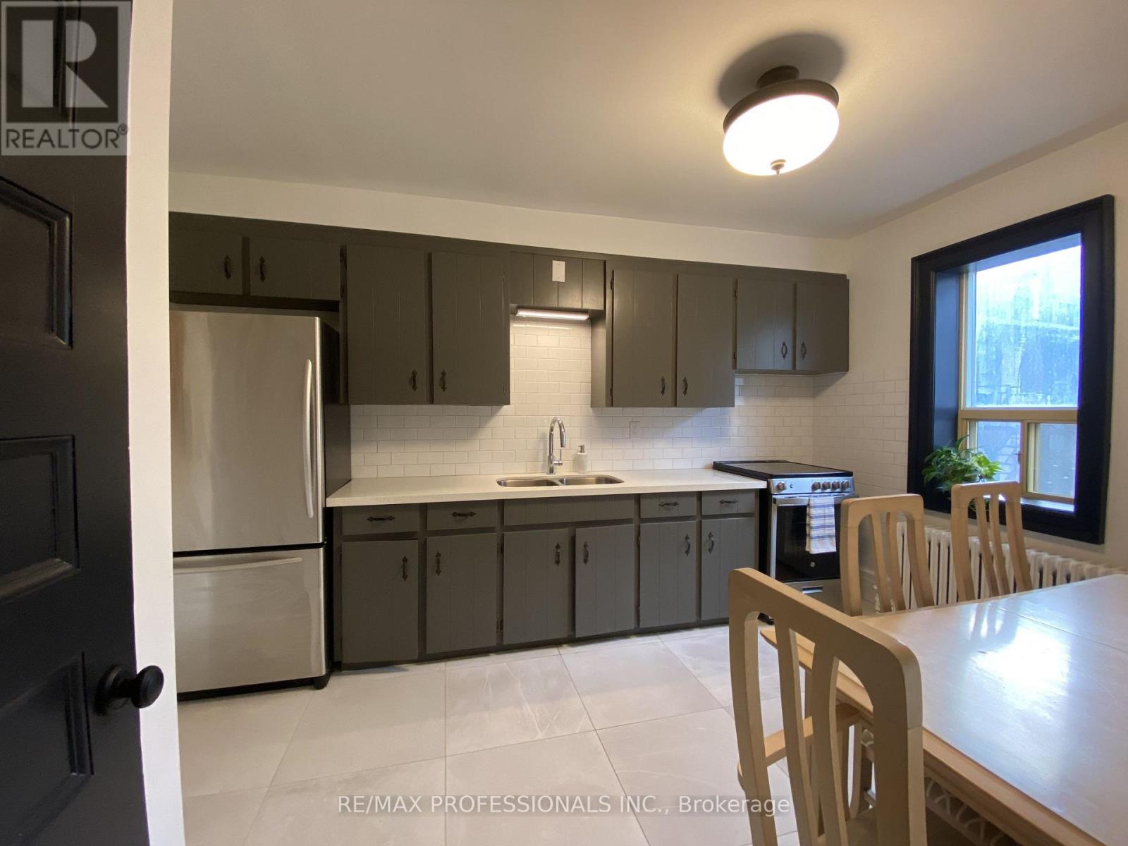 124 Close Avenue, Toronto, Ontario  M6K 2V5 - Photo 11 - W14029340