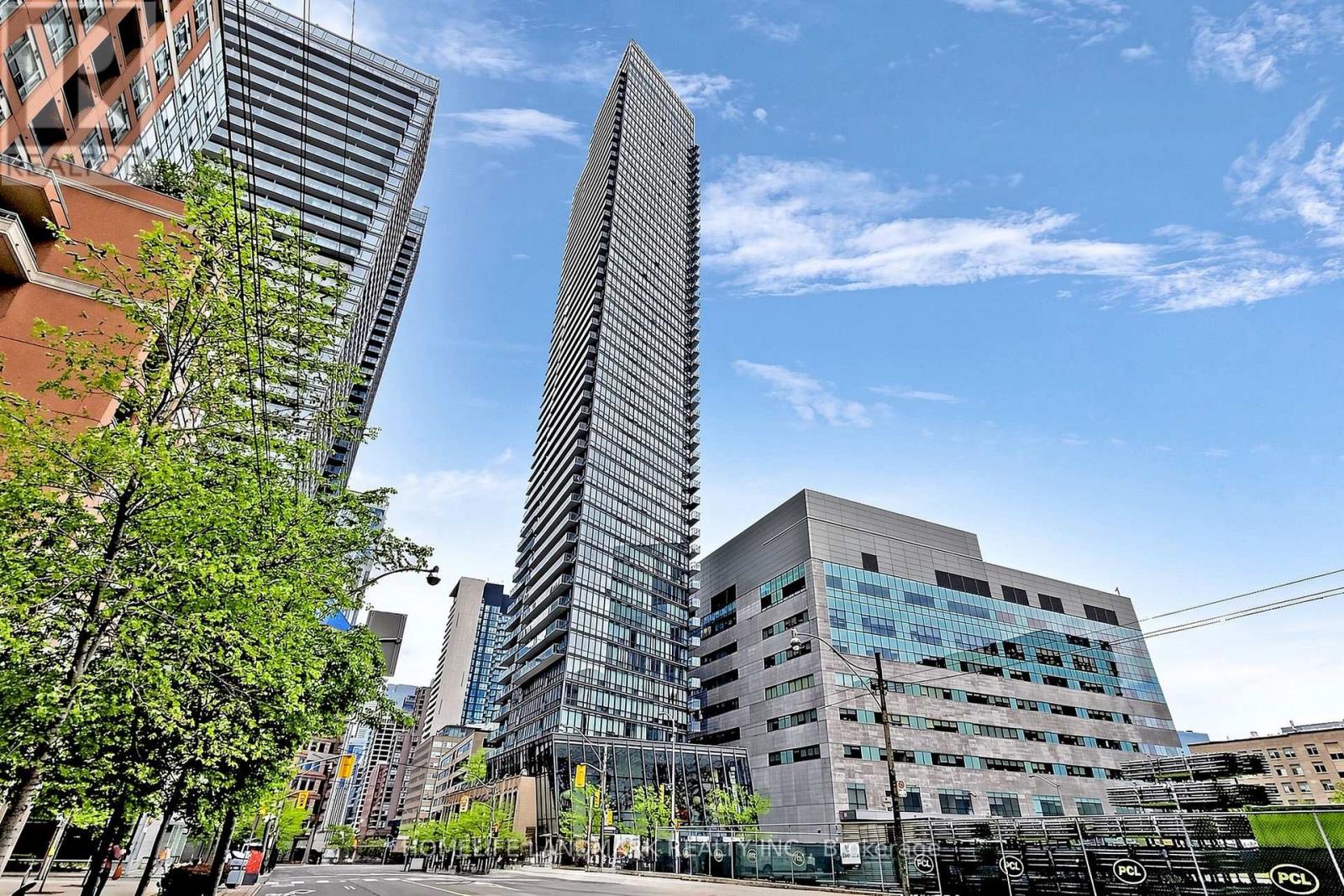 204 - 832 BAY STREET, Toronto, Ontario