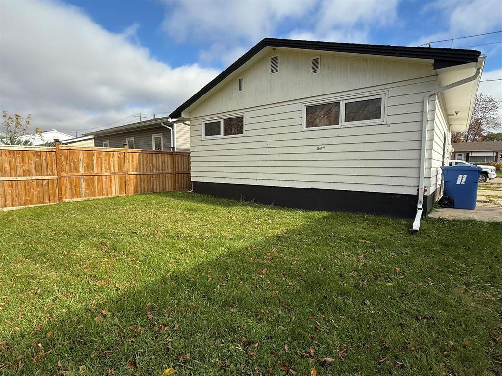 438 9th Avenue N, Swan River, Manitoba  R0L 1Z0 - Photo 3 - 202625571