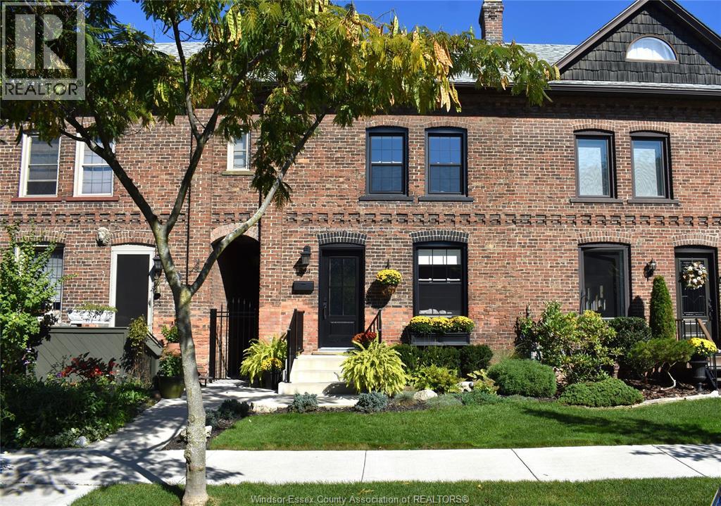 MLS# 26025218: 864 Monmouth ROAD, Windsor, Canada