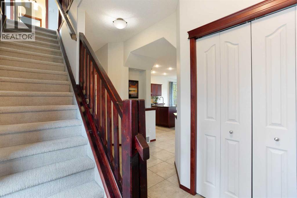 66 Cougarstone Close Sw, Calgary, Alberta  T3H 5J4 - Photo 17 - A2348223