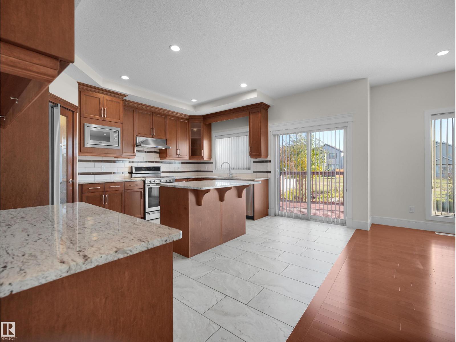 5219 18 AV SW