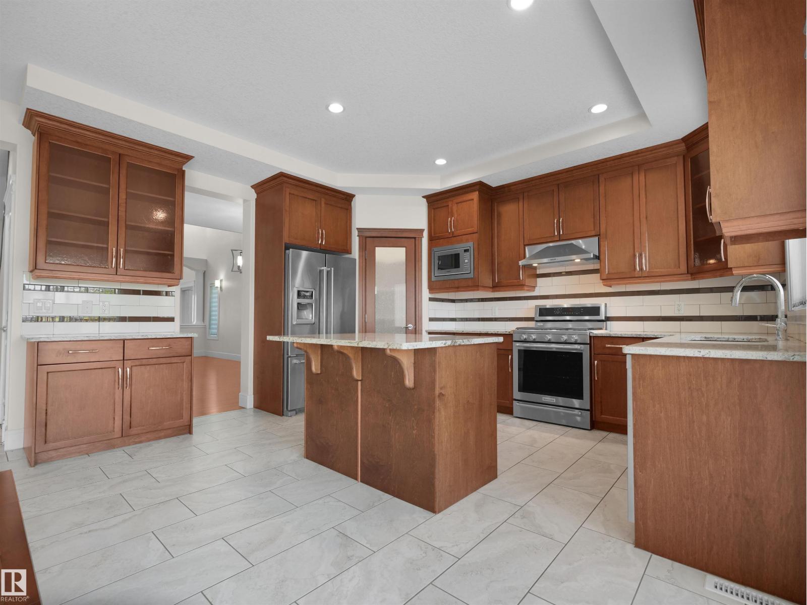 5219 18 AV SW