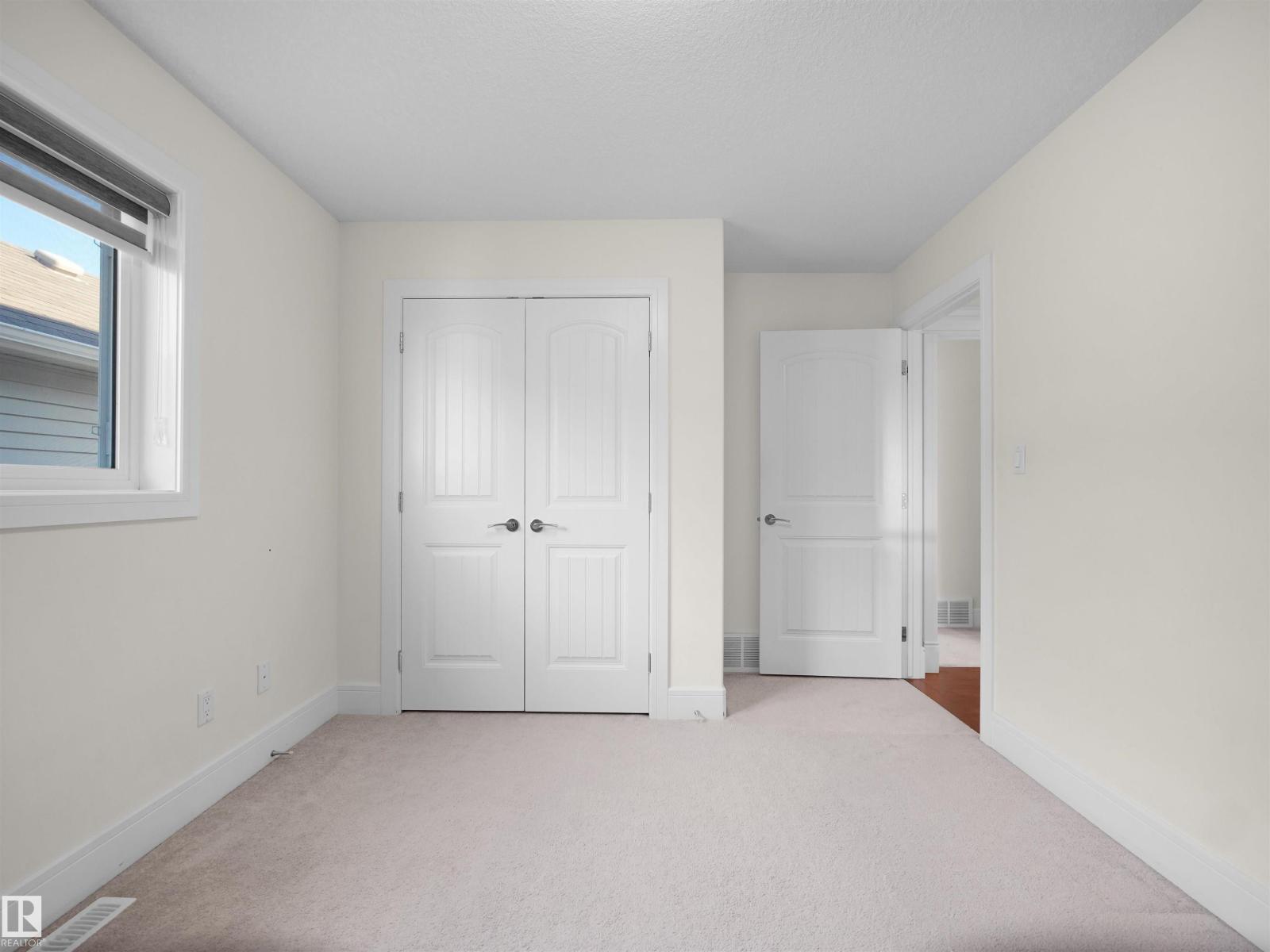 5219 18 AV SW
