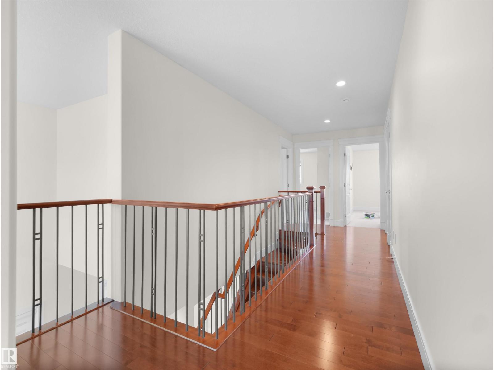 5219 18 AV SW