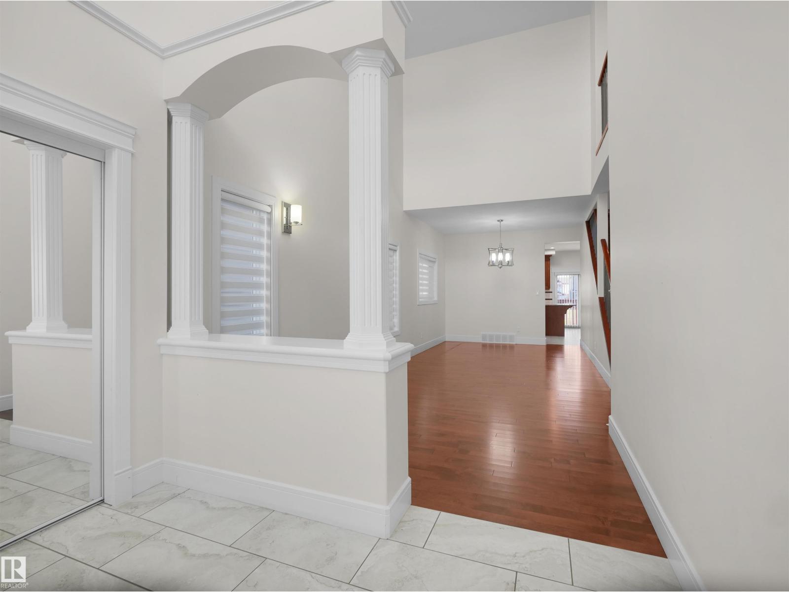5219 18 AV SW