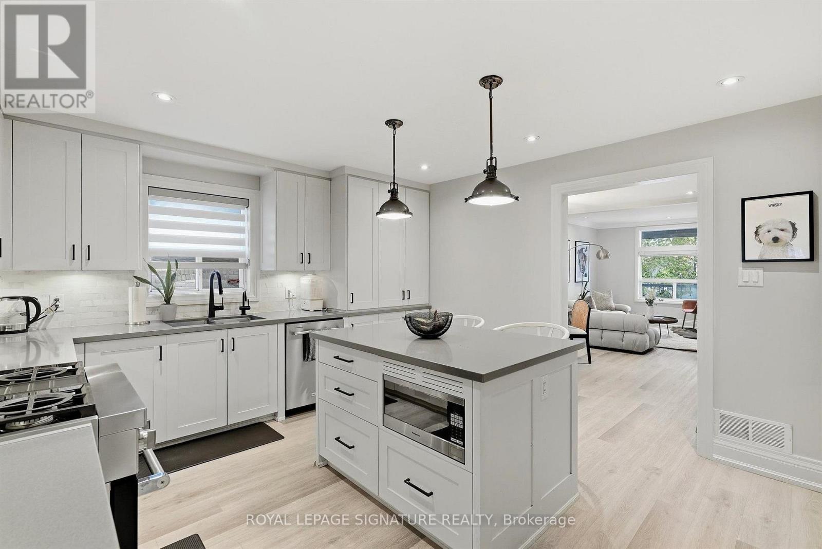 46 Hendrick Avenue, Toronto, Ontario  M6G 3S5 - Photo 11 - C14031168