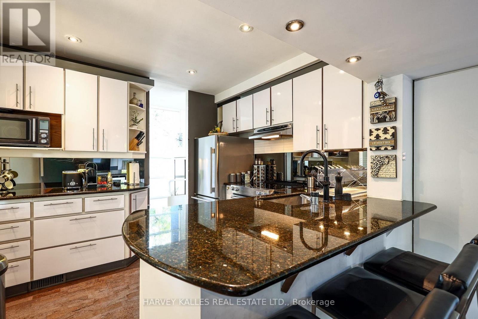 90 Berkinshaw Crescent, Toronto, Ontario  M3B 2T2 - Photo 18 - C14031184
