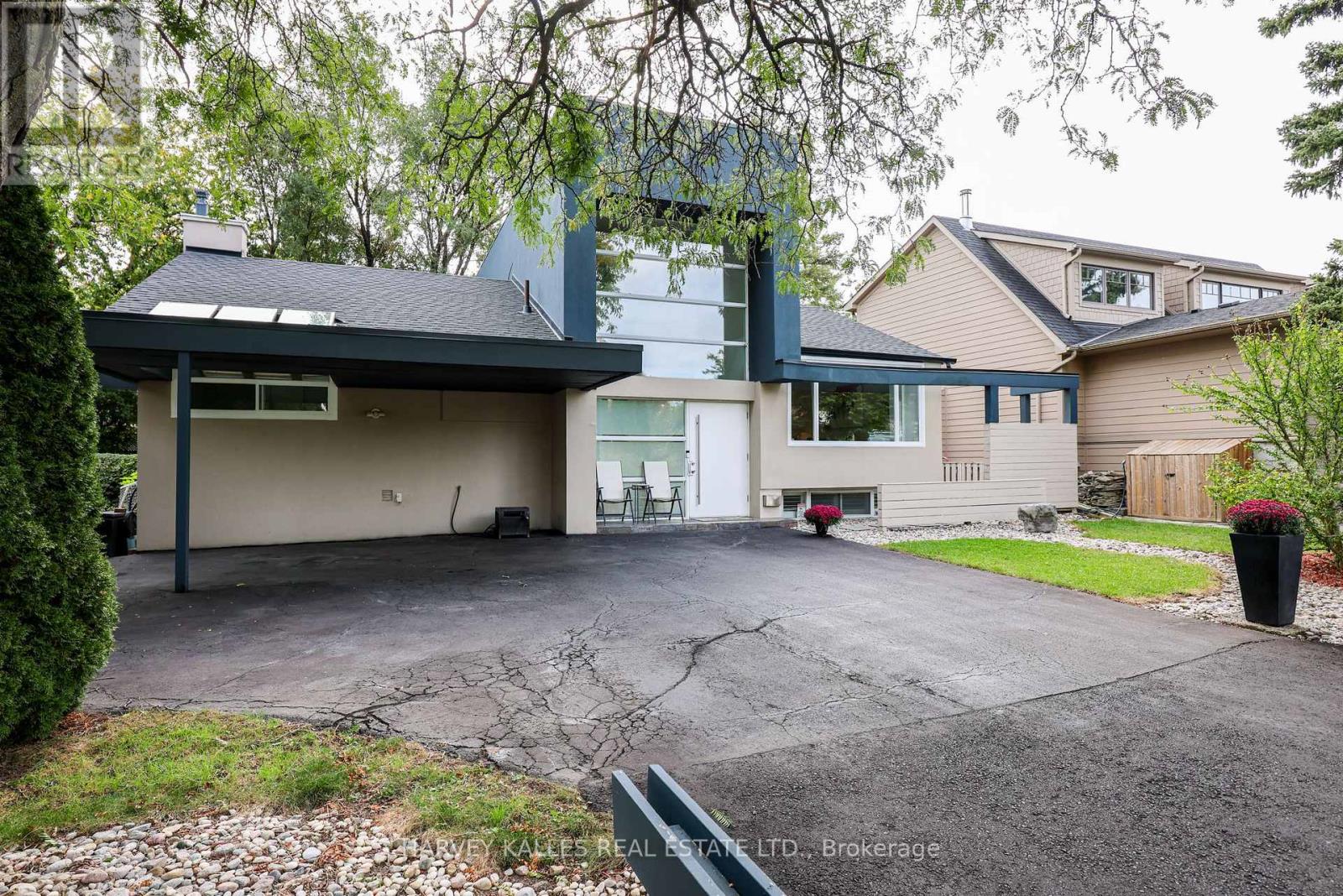 90 Berkinshaw Crescent, Toronto, Ontario  M3B 2T2 - Photo 2 - C14031184