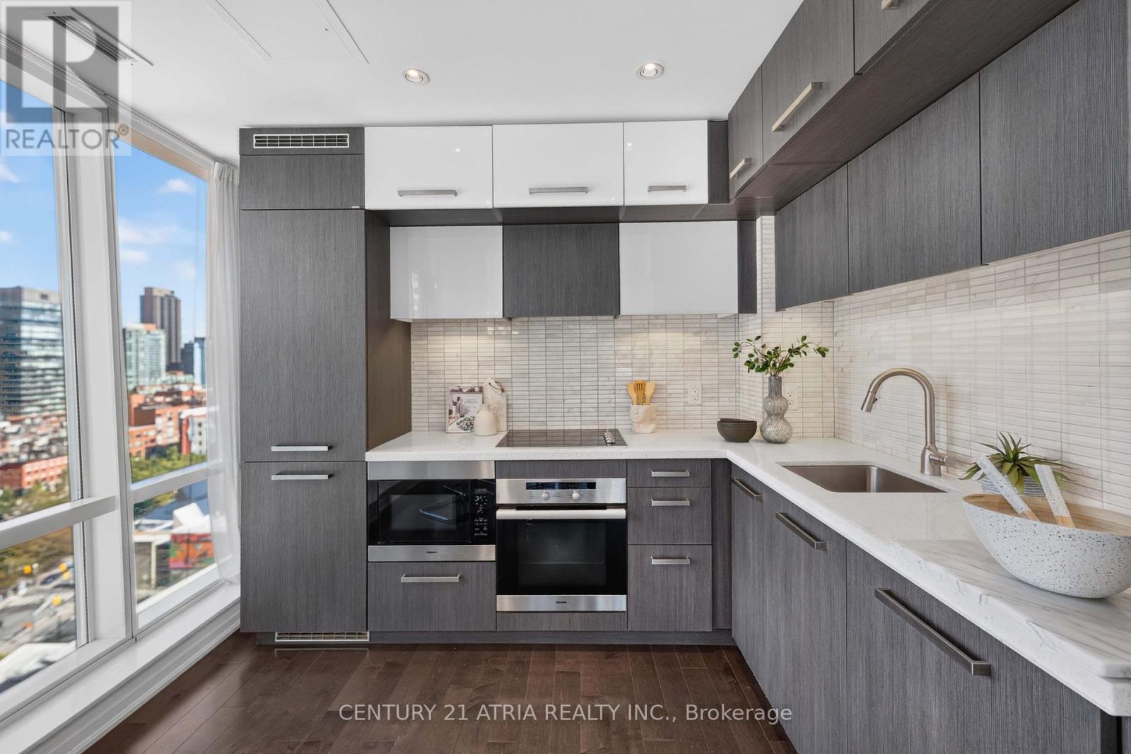 1605 - 8 The Esplanade, Toronto, Ontario  M5E 0A6 - Photo 11 - C14031278