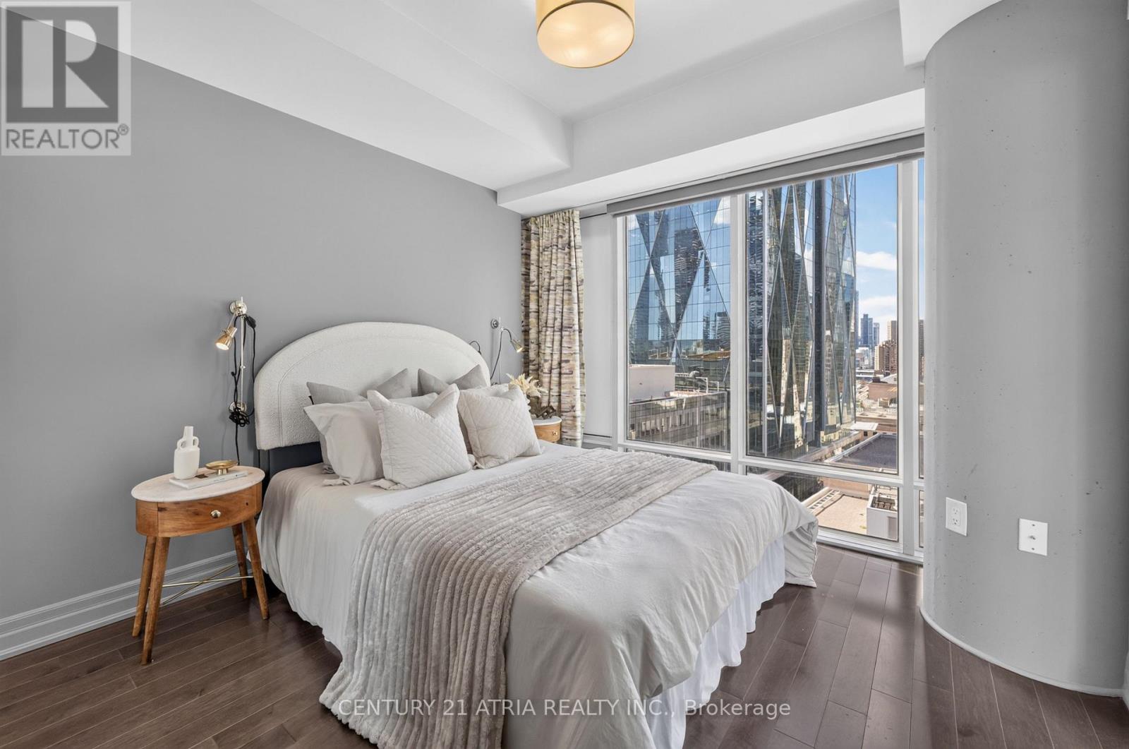 1605 - 8 The Esplanade, Toronto, Ontario  M5E 0A6 - Photo 17 - C14031278