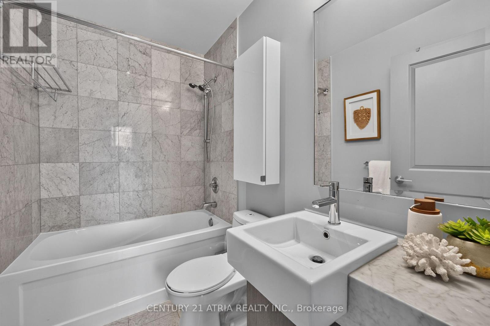 1605 - 8 The Esplanade, Toronto, Ontario  M5E 0A6 - Photo 19 - C14031278