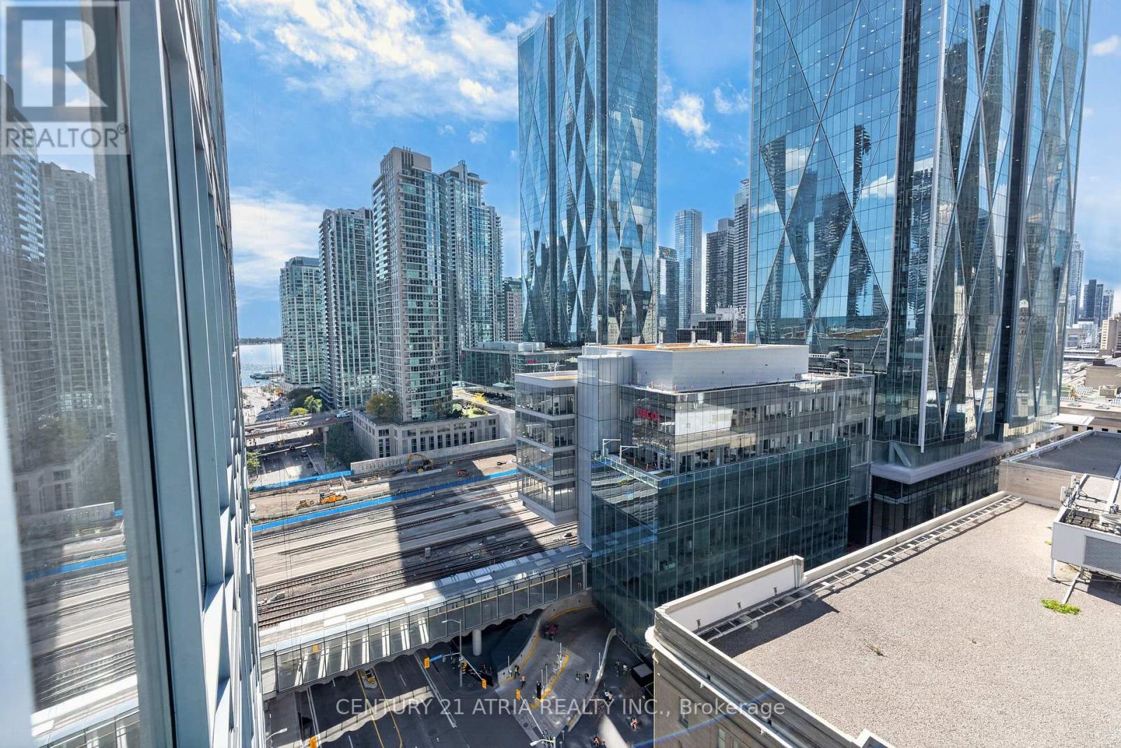 1605 - 8 The Esplanade, Toronto, Ontario  M5E 0A6 - Photo 25 - C14031278