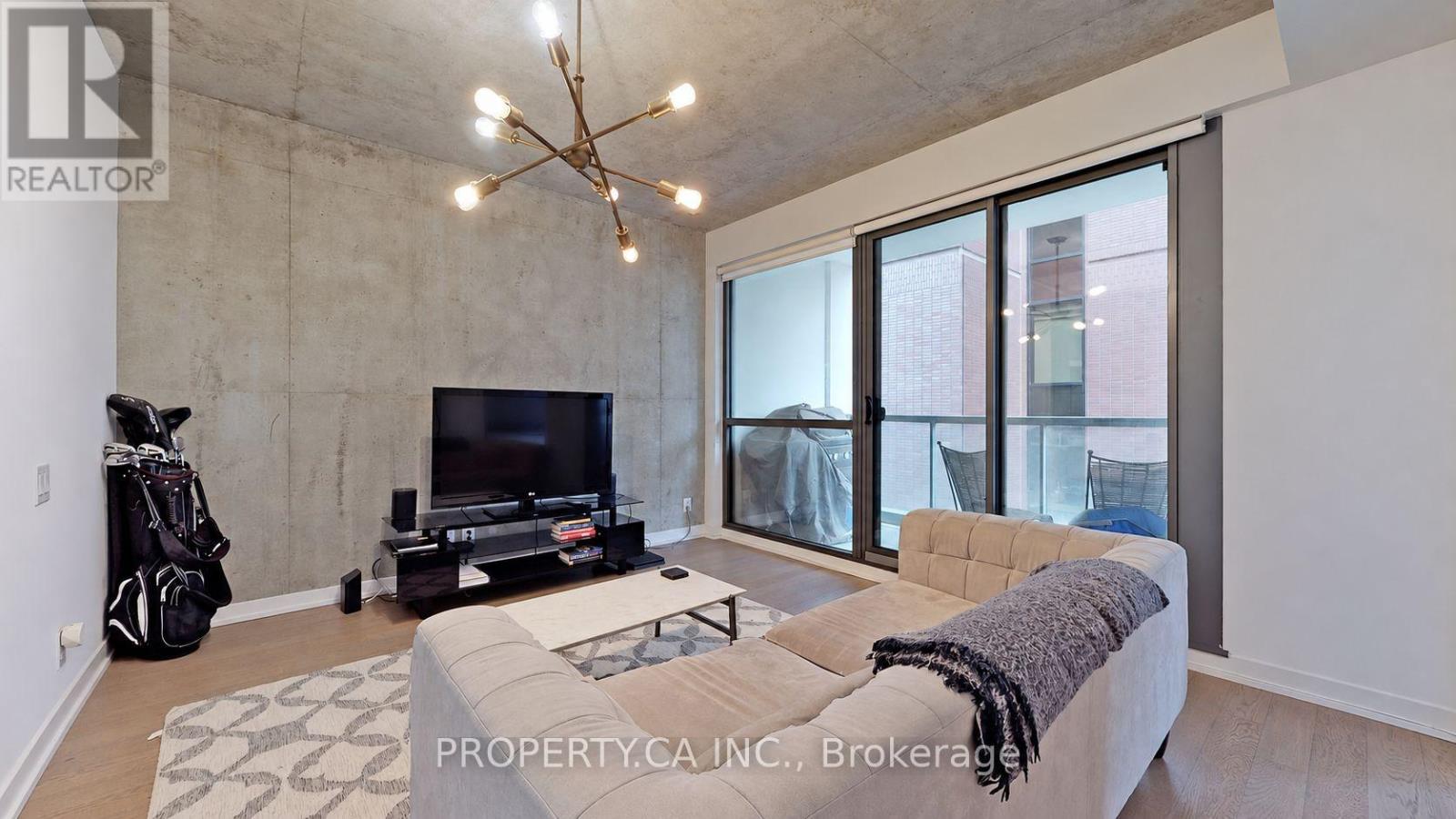 827 - 39 BRANT STREET