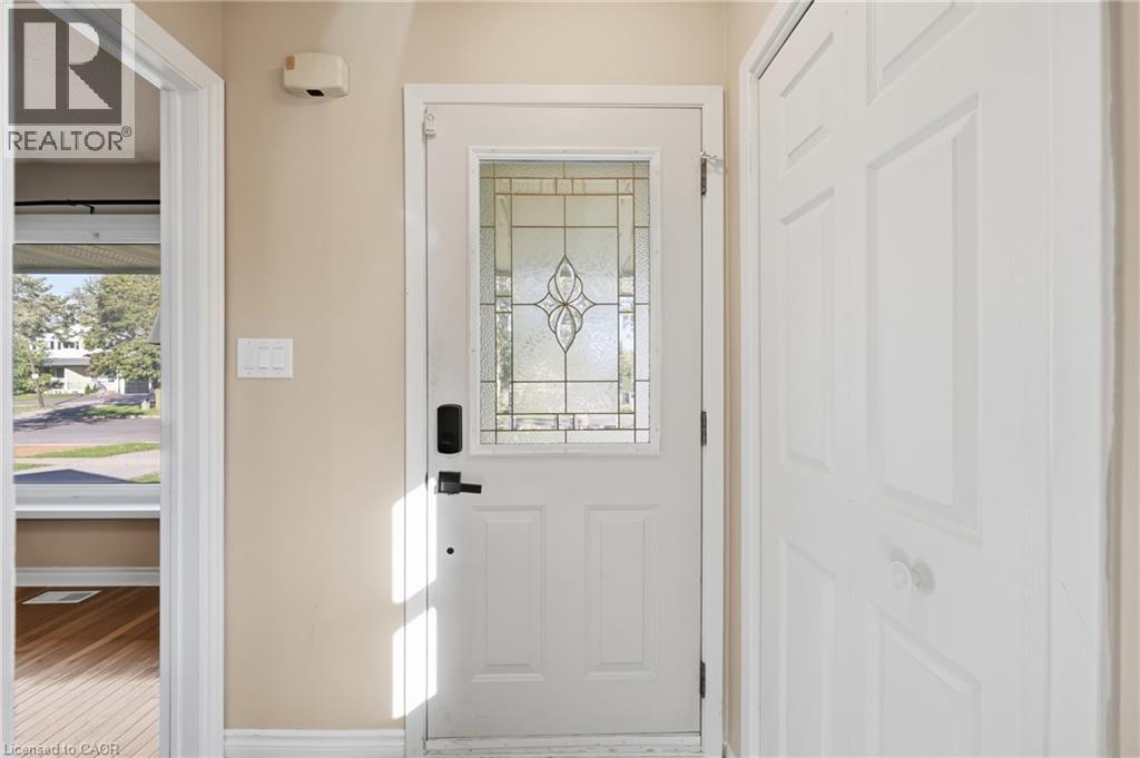 111 Tupper Drive, Thorold, Ontario  L2V 4C9 - Photo 3 - 40871180