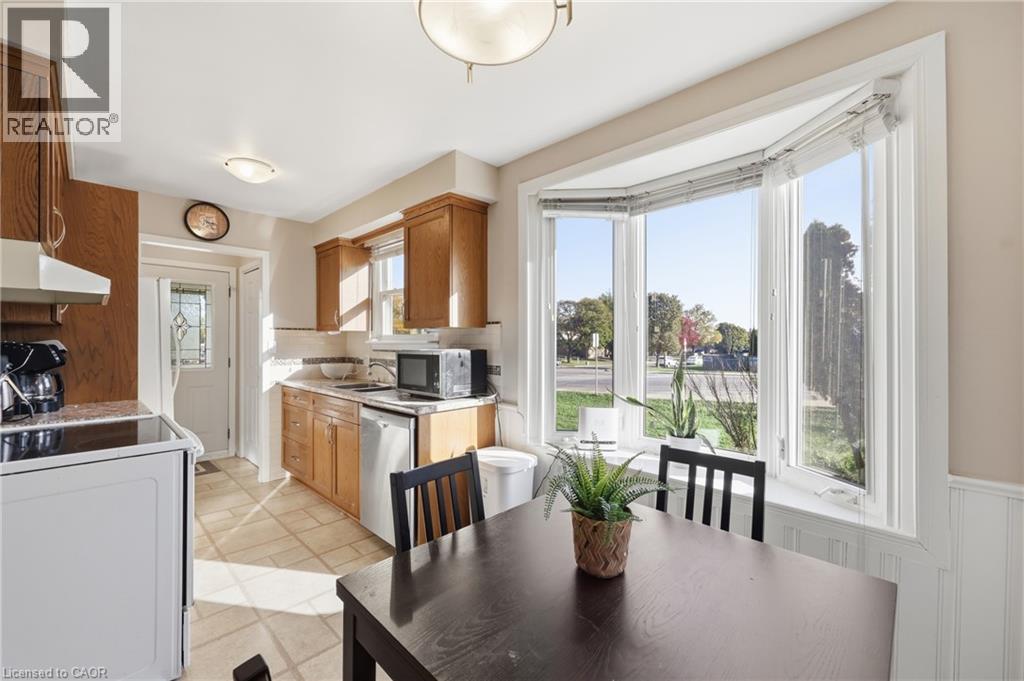 111 Tupper Drive, Thorold, Ontario  L2V 4C9 - Photo 4 - 40871180