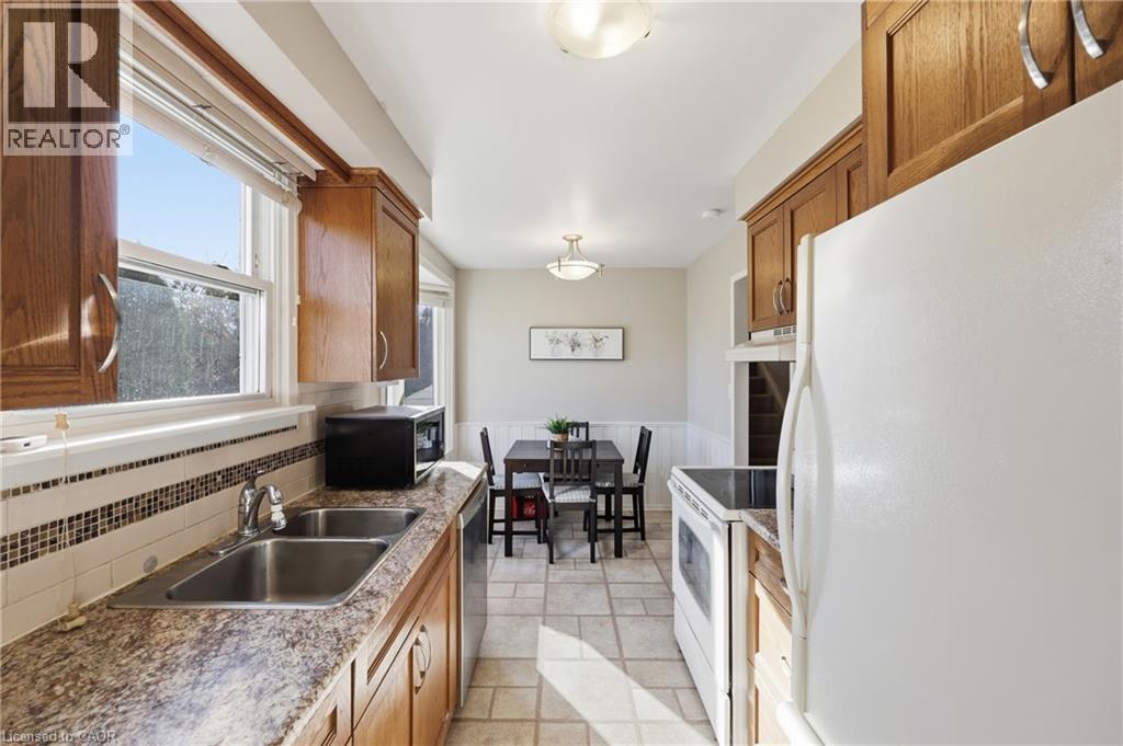 111 Tupper Drive, Thorold, Ontario  L2V 4C9 - Photo 5 - 40871180