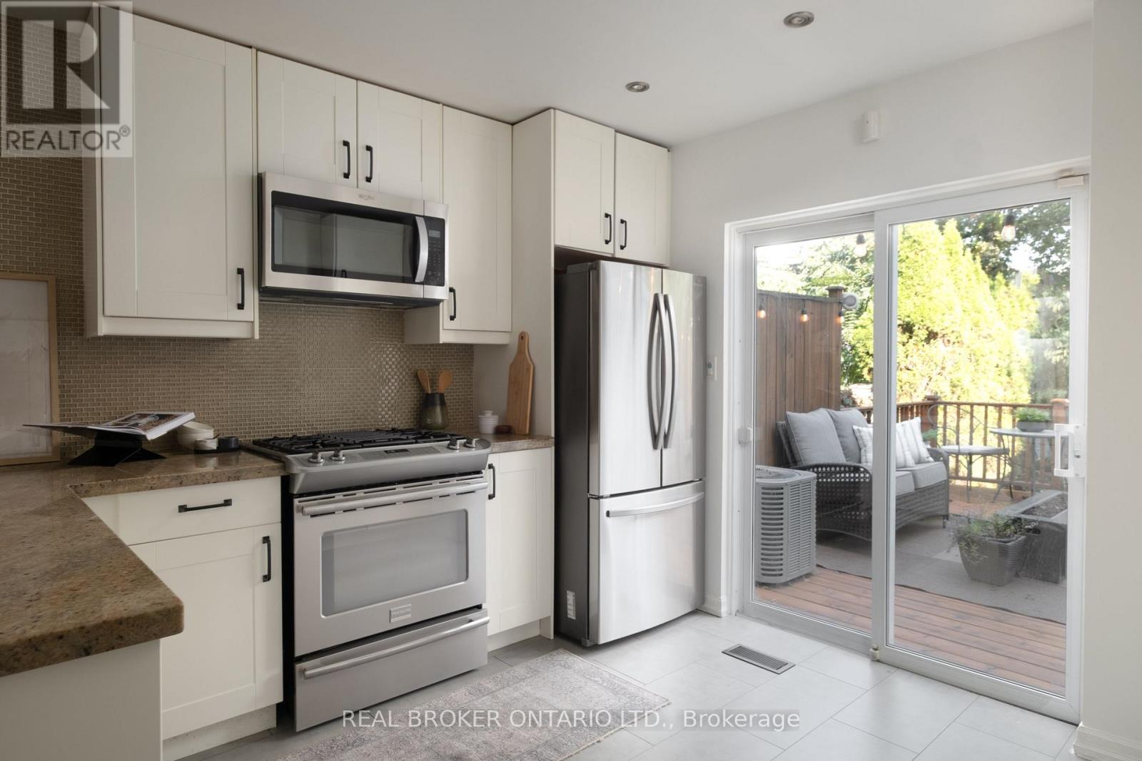 59 Bastedo Avenue, Toronto, Ontario  M4C 3M8 - Photo 11 - E14031102