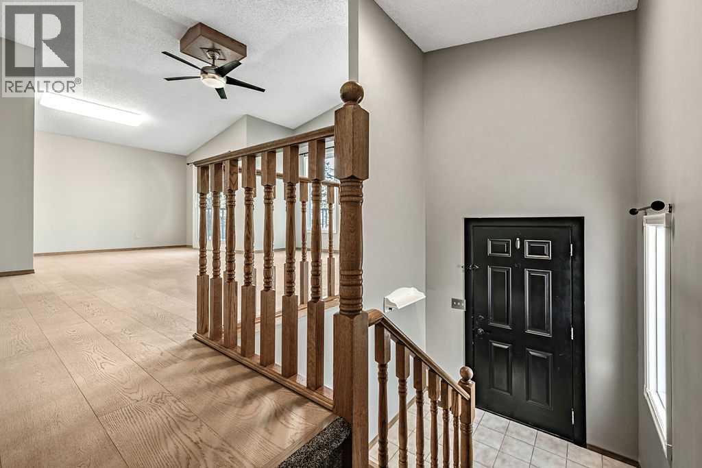 188 Deersaxon Circle SE, Calgary, Alberta  T2J 6R5 - Photo 4 - A2347847