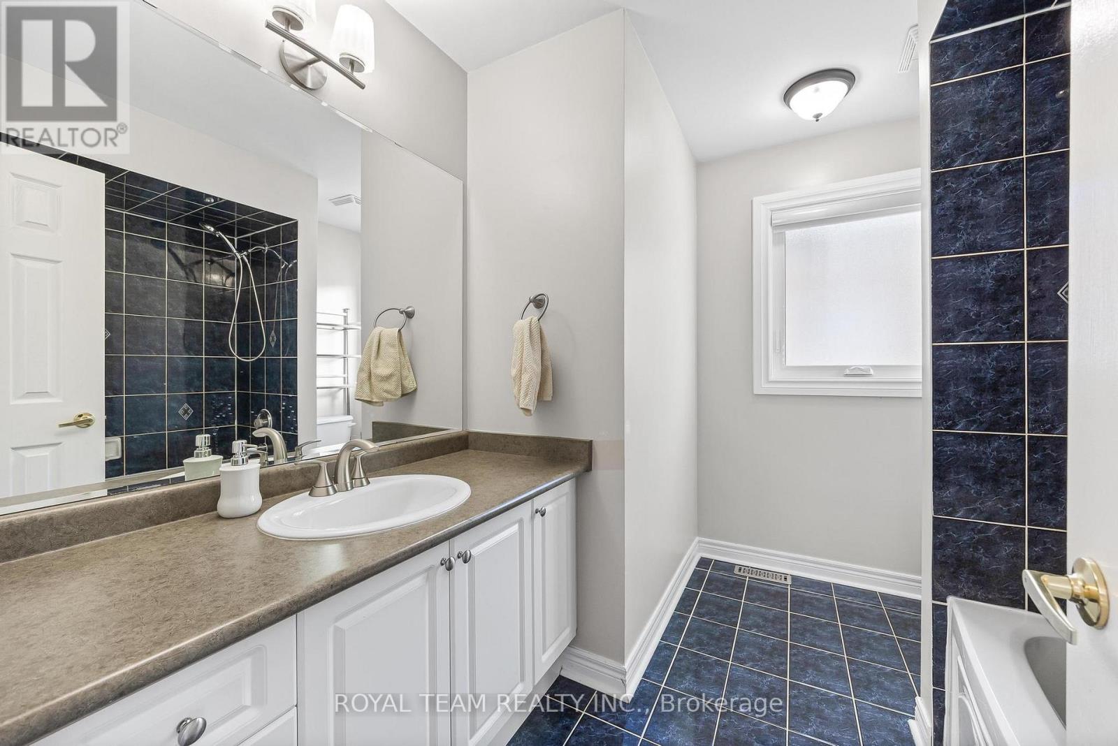 40 Emily Carr Crescent, Caledon, Ontario  L7E 2K9 - Photo 23 - W14031086