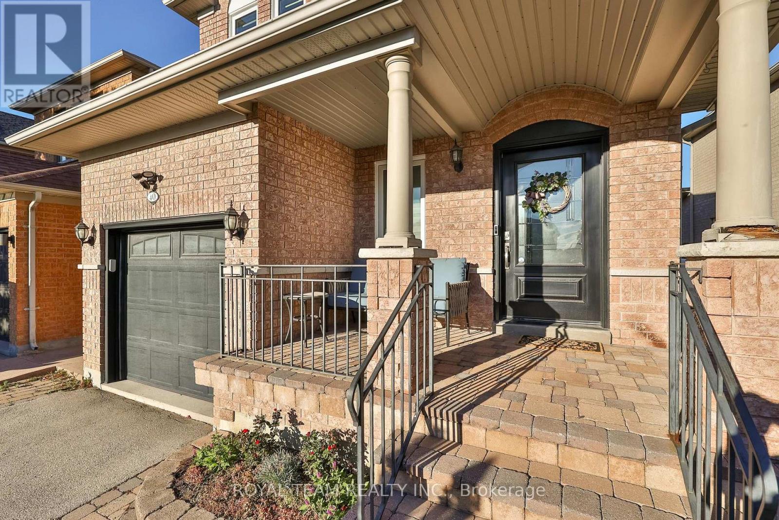 40 Emily Carr Crescent, Caledon, Ontario  L7E 2K9 - Photo 3 - W14031086