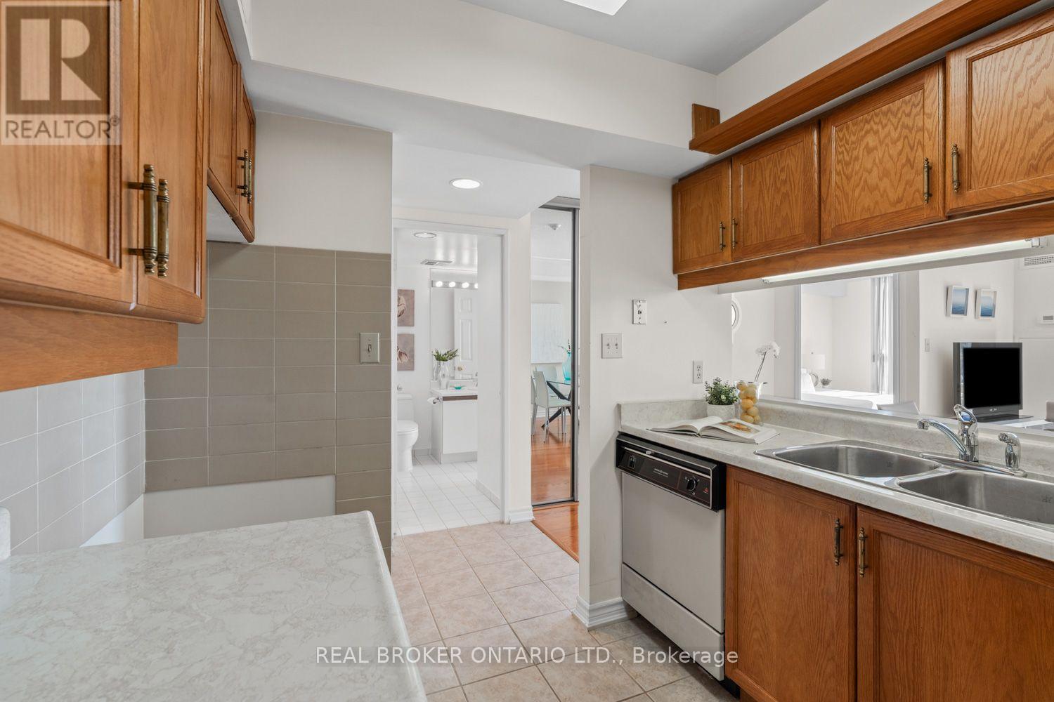 747 - 24 Southport Street, Toronto, Ontario  M6S 4Z1 - Photo 12 - W14031270