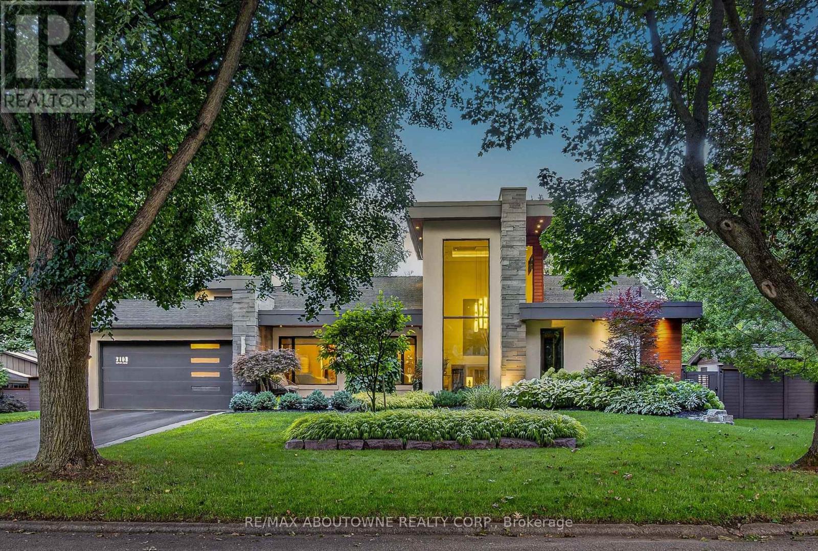2108 Portway Avenue, Mississauga, Ontario  L5H 3M7 - Photo 1 - W14031286