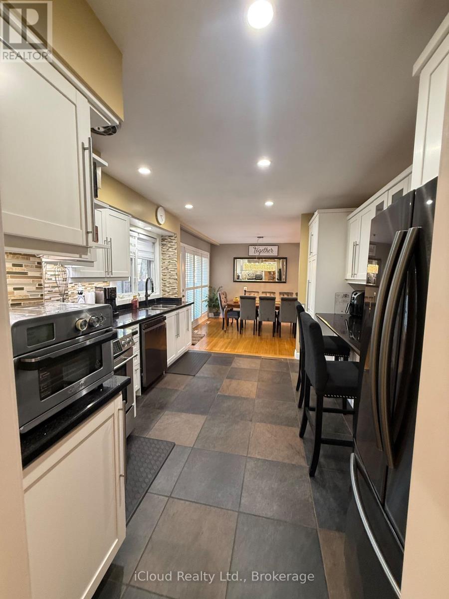 75 Walwyn Avenue, Toronto, Ontario  M9N 3H9 - Photo 12 - W14031336