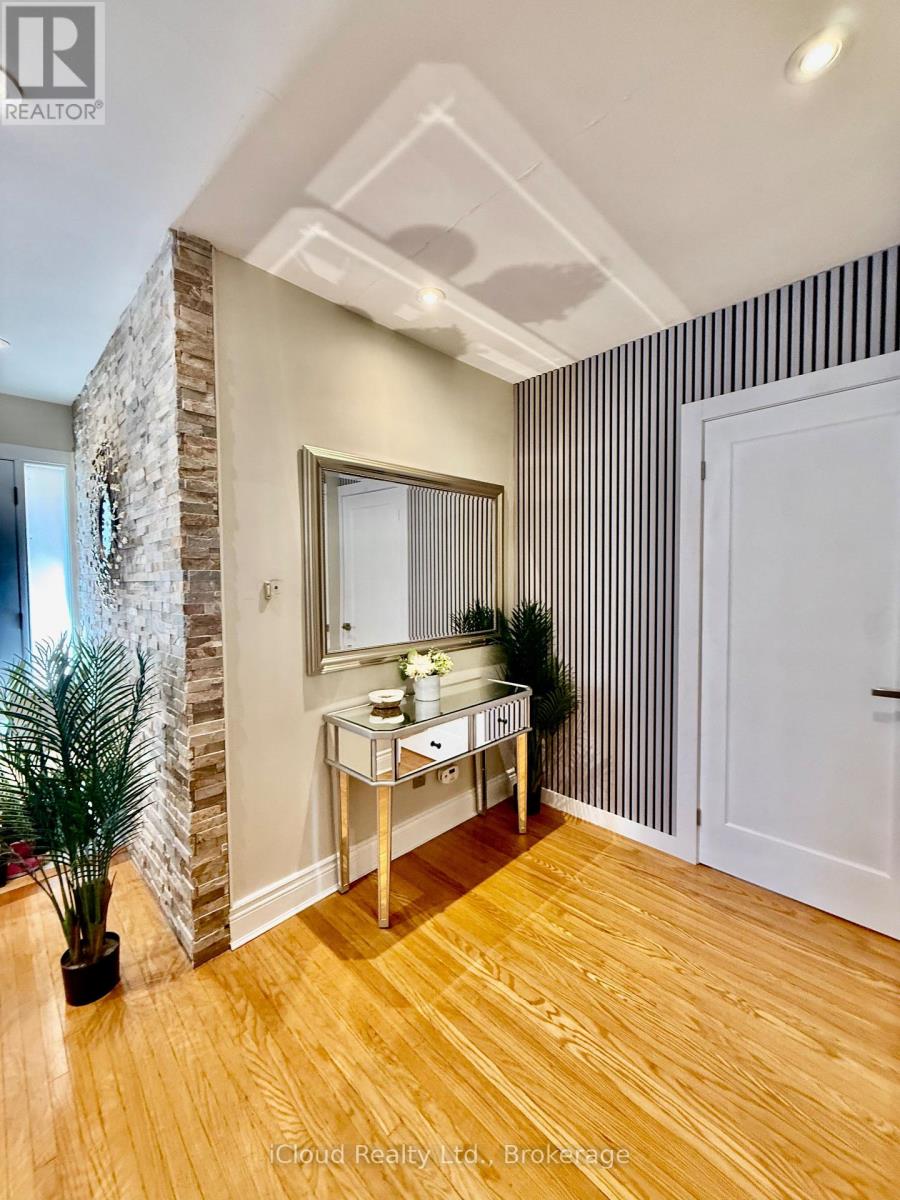 75 Walwyn Avenue, Toronto, Ontario  M9N 3H9 - Photo 2 - W14031336