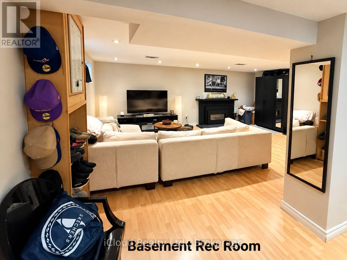 75 Walwyn Avenue, Toronto, Ontario  M9N 3H9 - Photo 24 - W14031336
