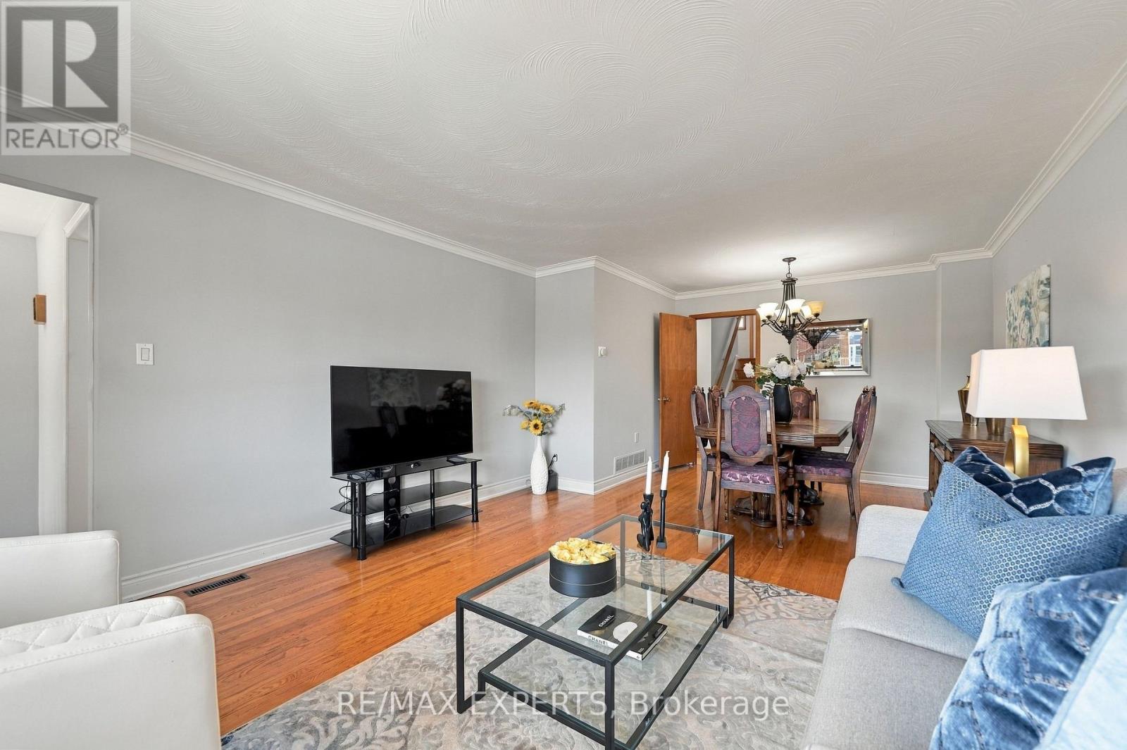12 Paradelle Crescent, Toronto, Ontario  M3N 1E4 - Photo 6 - W14031374
