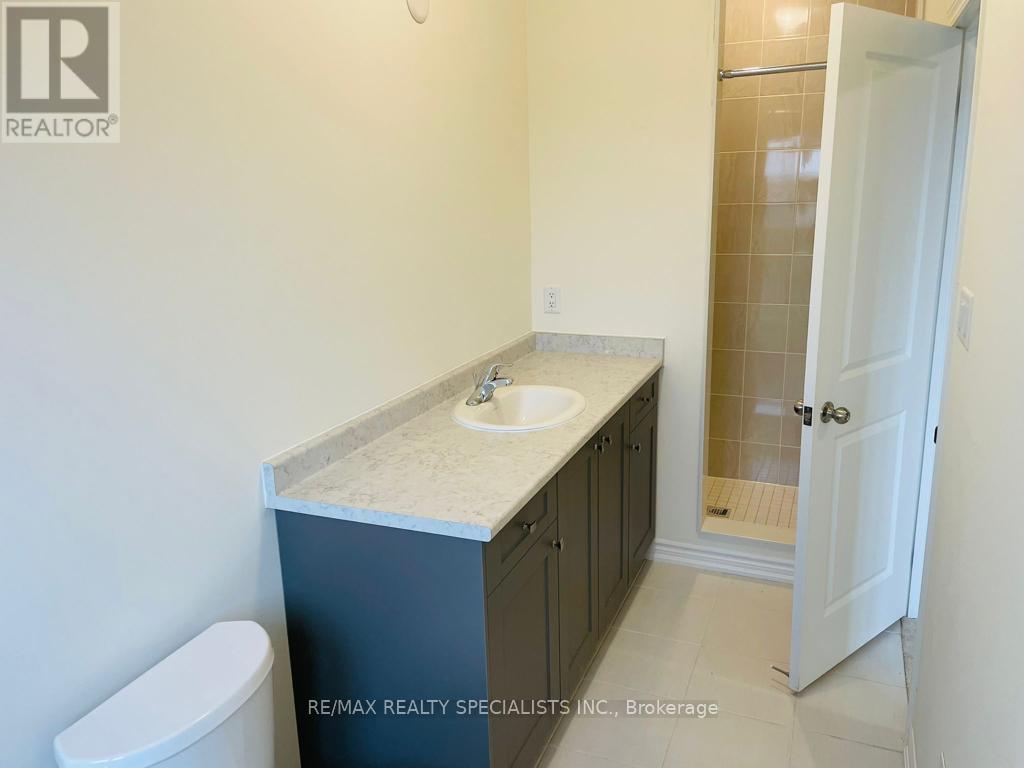 Main & 2nd - 20 Donald Ficht Crescent, Brampton, Ontario  L7A 5H8 - Photo 17 - W14031474