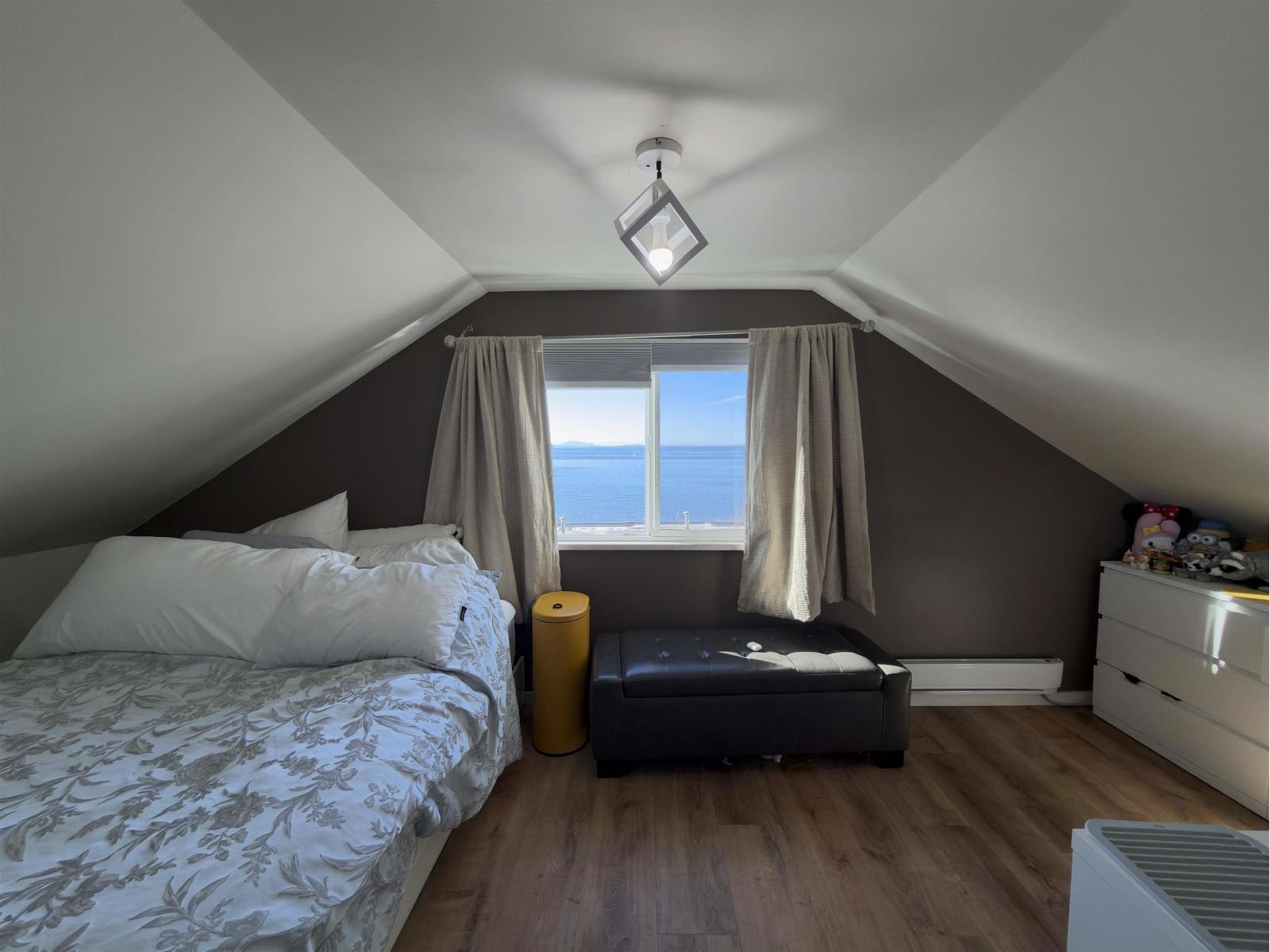 15582 Victoria Avenue, White Rock, British Columbia  V4B 1H7 - Photo 11 - R3173677
