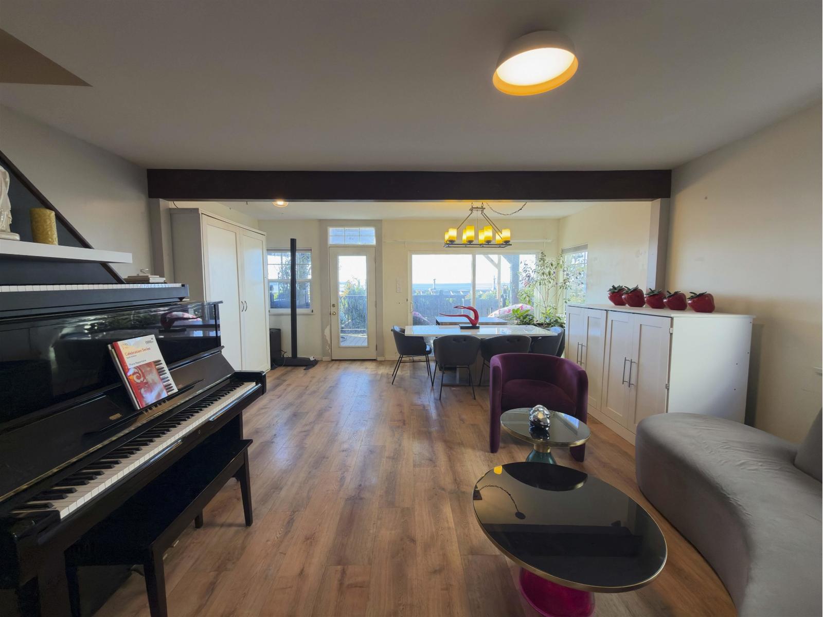 15582 Victoria Avenue, White Rock, British Columbia  V4B 1H7 - Photo 9 - R3173677