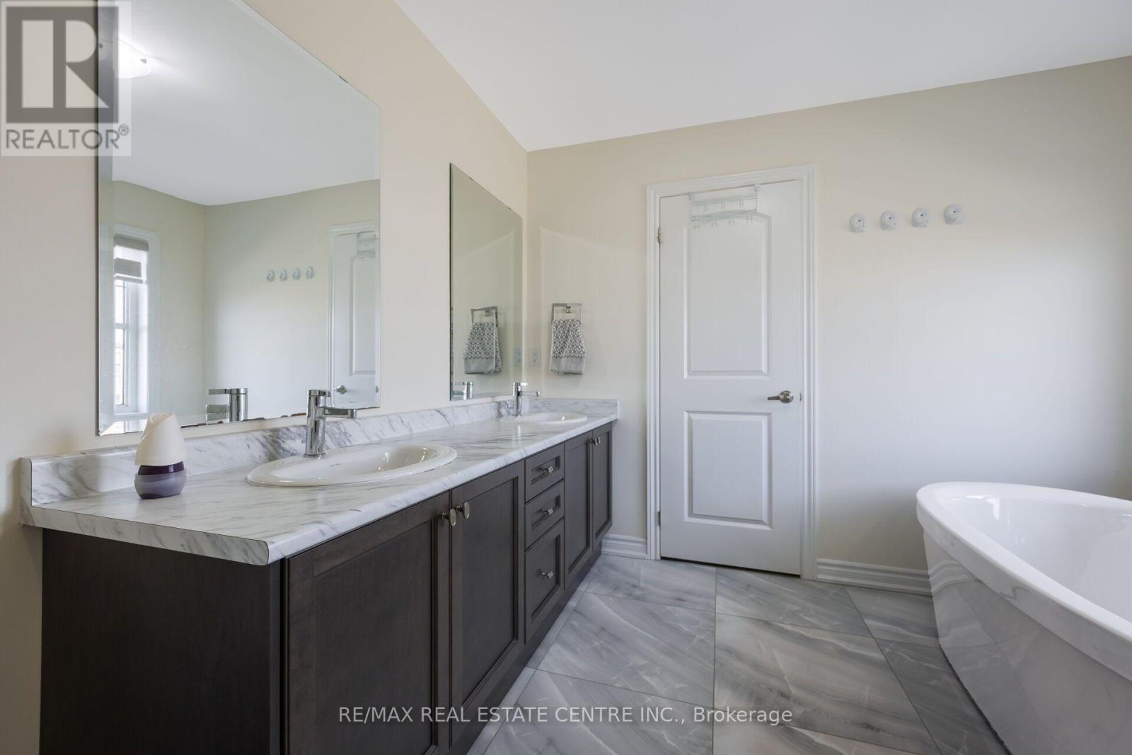 39 Goodview Drive, Brampton, Ontario  L6R 4C3 - Photo 25 - W14027486