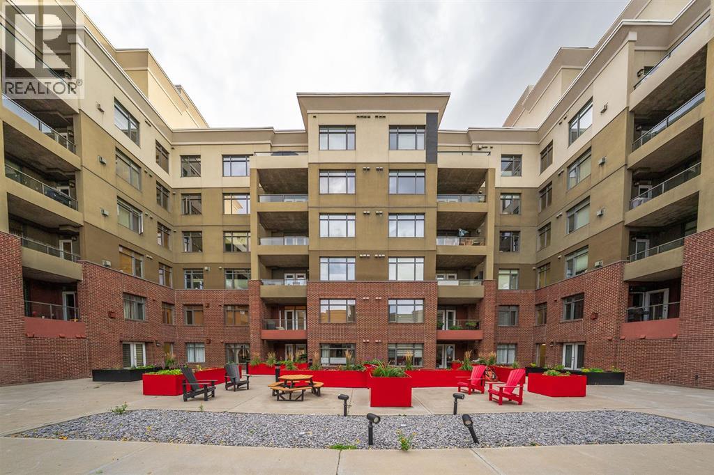 204, 990 centre Avenue NE