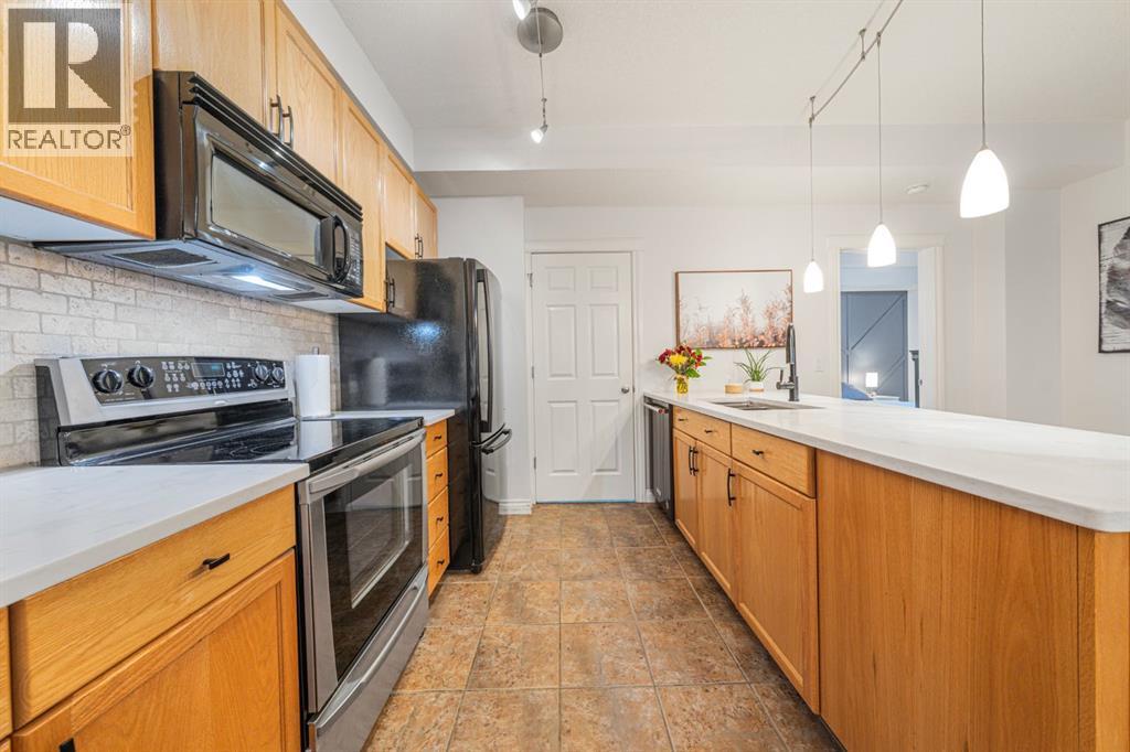 204, 990 centre Avenue NE