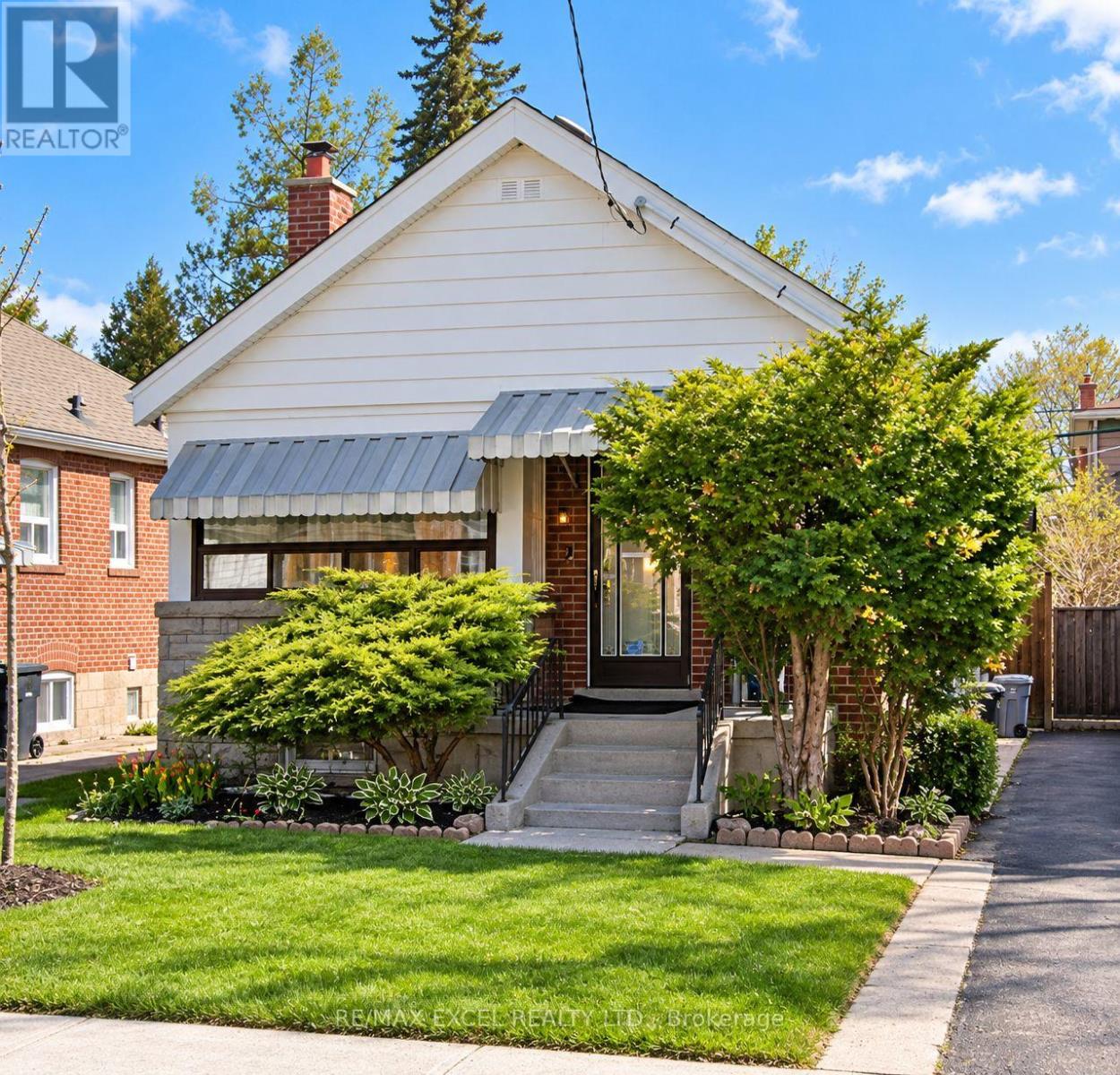 11 Hutton Avenue, Toronto, Ontario  M4C 3L2 - Photo 2 - E14007726