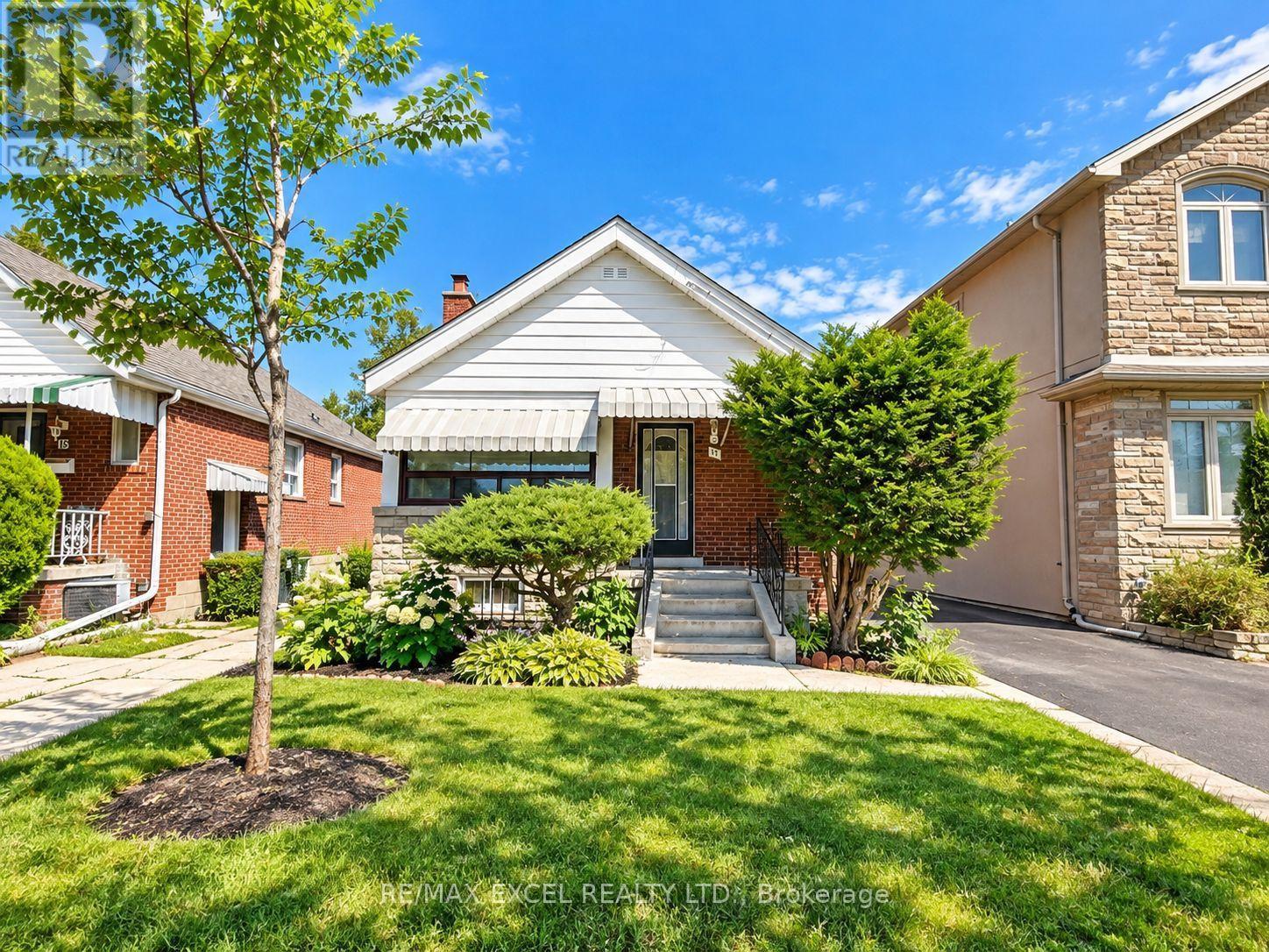 11 HUTTON AVENUE, Toronto, Ontario