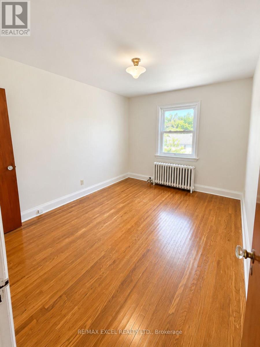 11 Hutton Avenue, Toronto, Ontario  M4C 3L2 - Photo 9 - E14007726