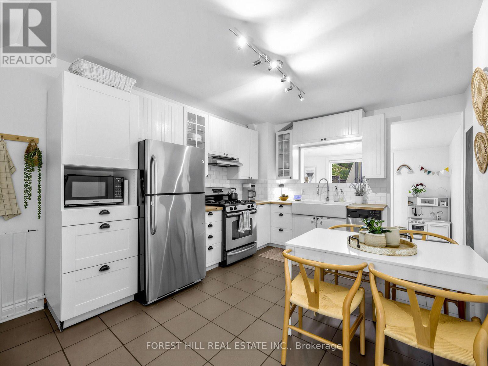 84 Walpole Avenue, Toronto, Ontario  M4L 2J1 - Photo 14 - E14031578