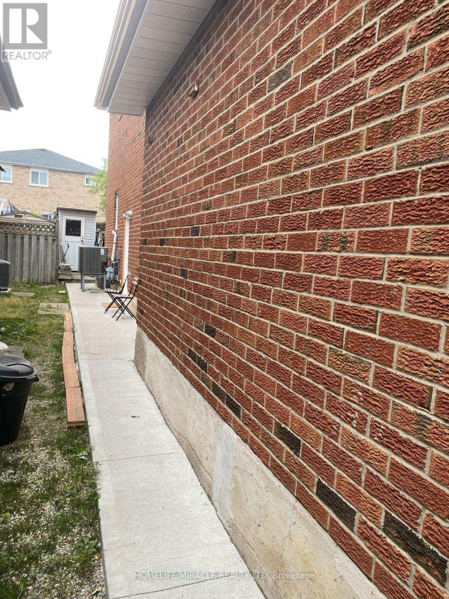 33 Mcgraw Avenue, Brampton, Ontario  L6X 3M5 - Photo 3 - W14029678