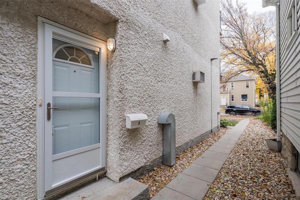 F 169 Horace Street, Winnipeg, Manitoba R2H 0W2 - Photo 2 - 202625632