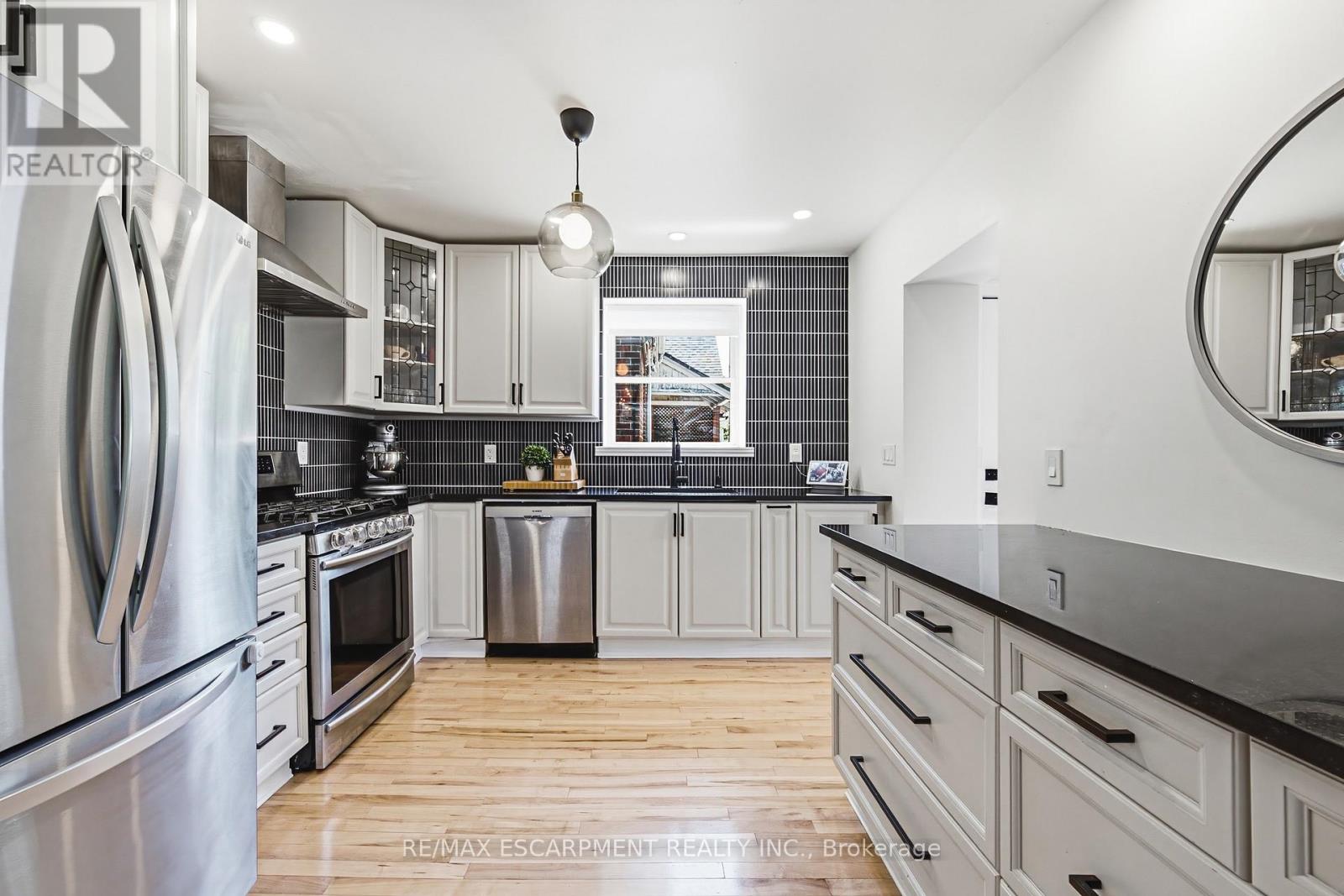 255 Weir Street N, Hamilton, Ontario  L8H 5G2 - Photo 7 - X14031518