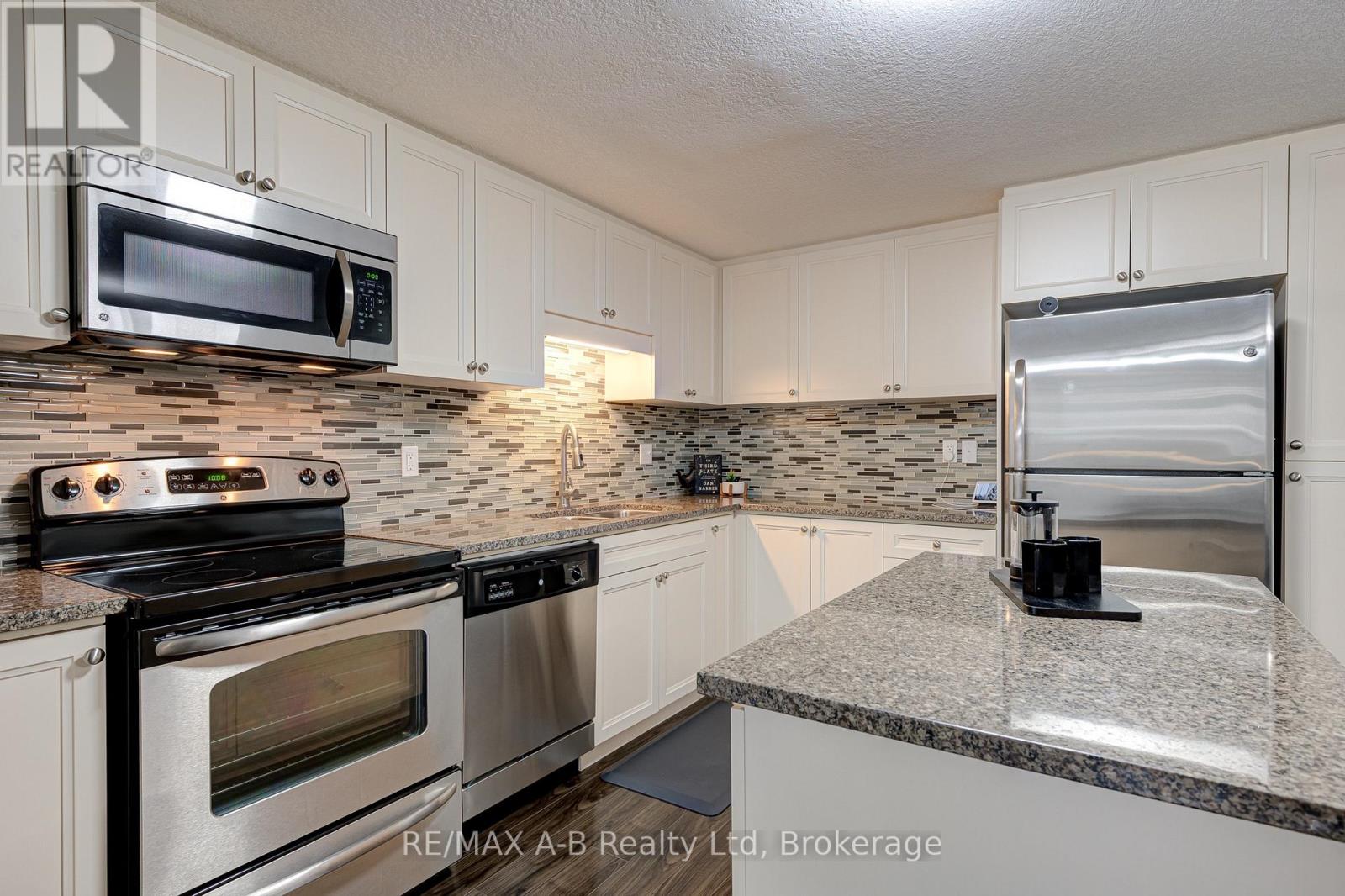 H - 242 Rachel Crescent, Kitchener, Ontario  N2R 0E1 - Photo 13 - X13858694