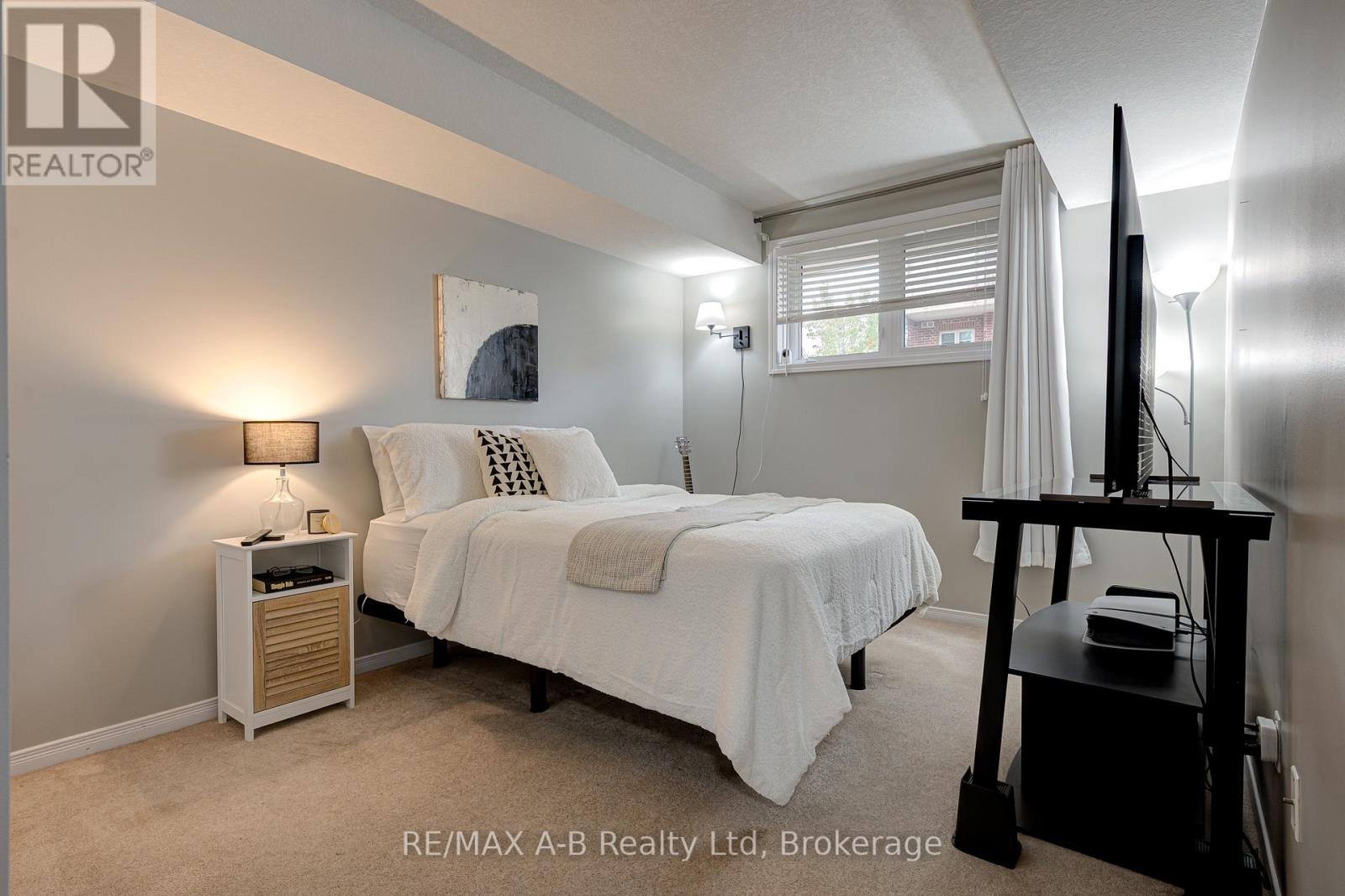 H - 242 Rachel Crescent, Kitchener, Ontario  N2R 0E1 - Photo 19 - X13858694