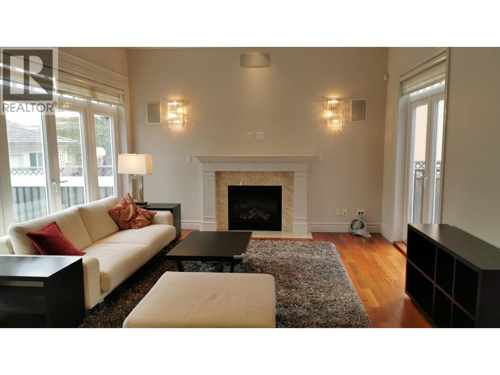 1328 Dogwood Avenue, Vancouver, British Columbia  V6P 1J8 - Photo 2 - R3174251